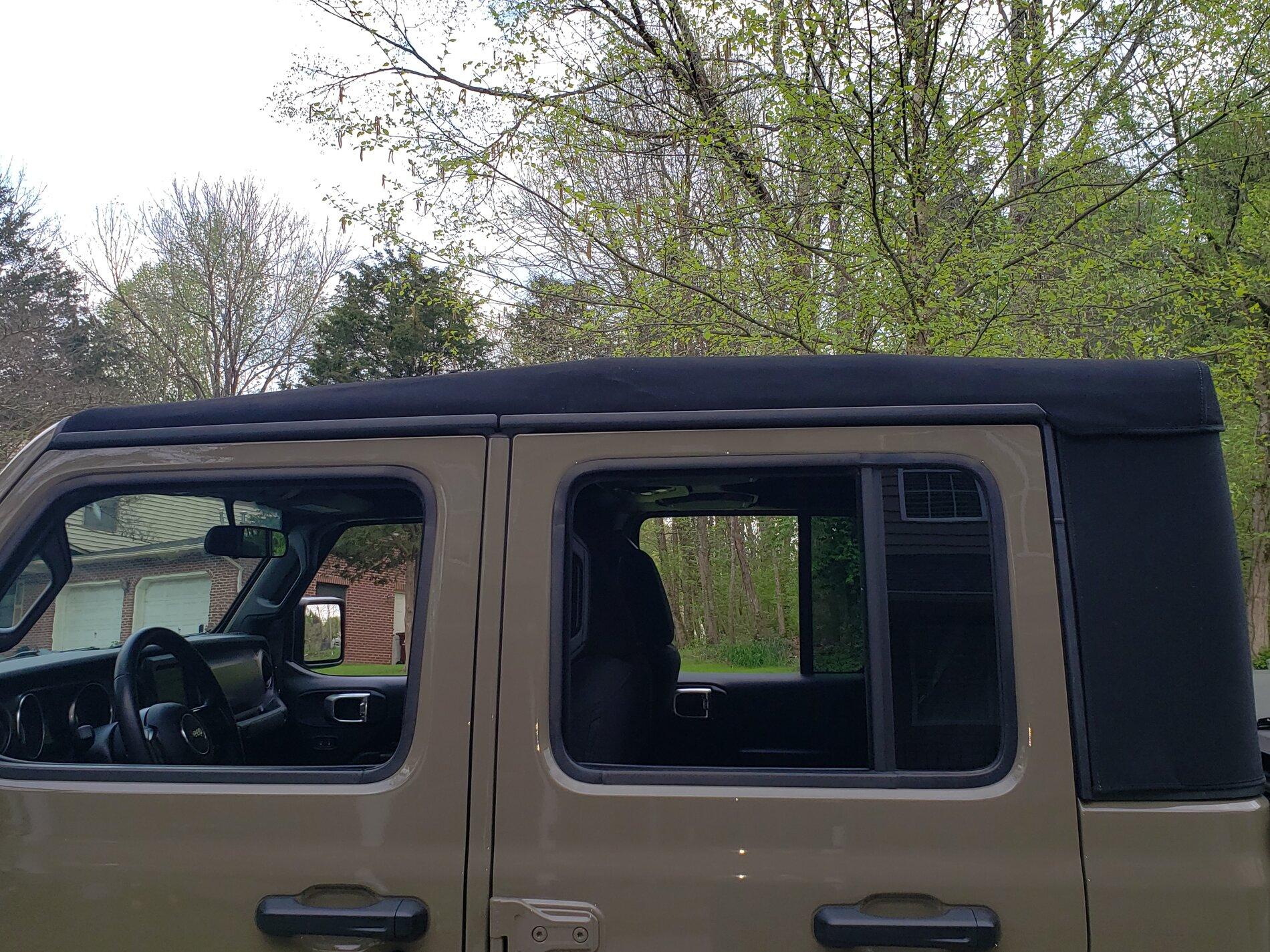 Jeep Gladiator Premium soft top. 20210413_183801