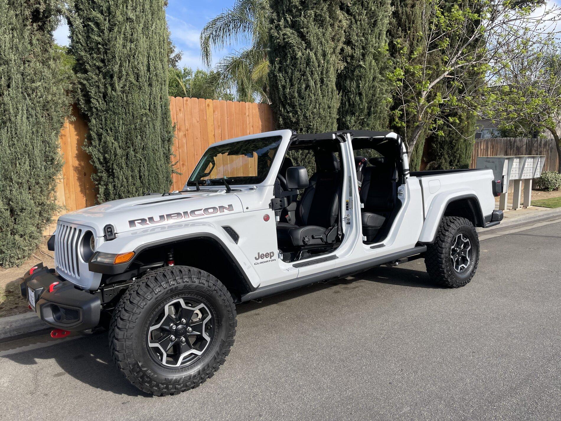 Jeep Gladiator Anyone have MasterTop summer top plus wind blocker? IMG_0931