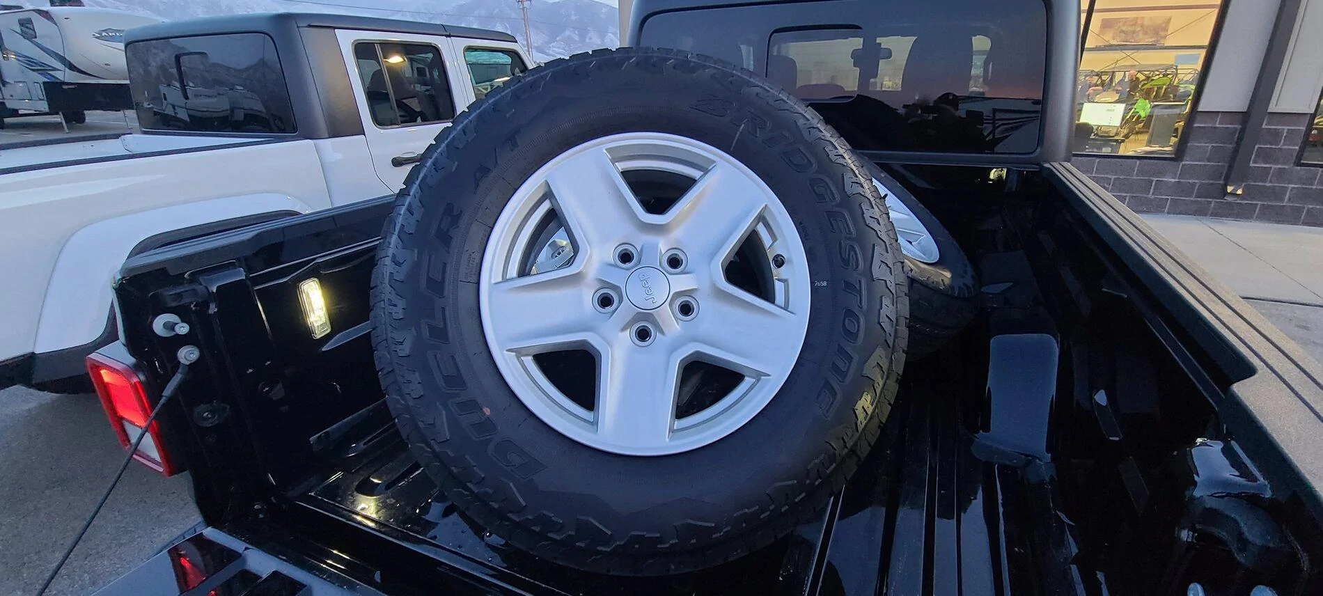 Jeep Gladiator Stock Wheels & Tires Sport S 20210204_175515