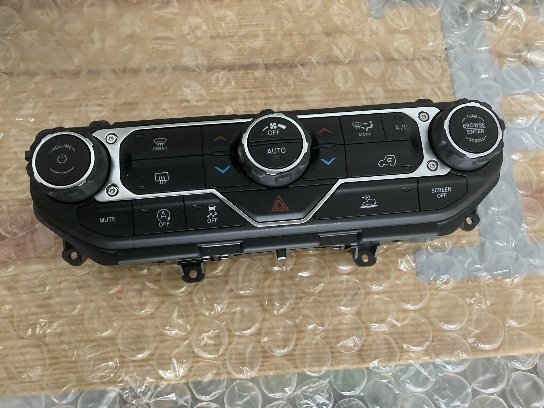 Jeep Gladiator HVAC swtich panel 9EFB376B-2219-4F2D-ADED-322DD6FDACC6