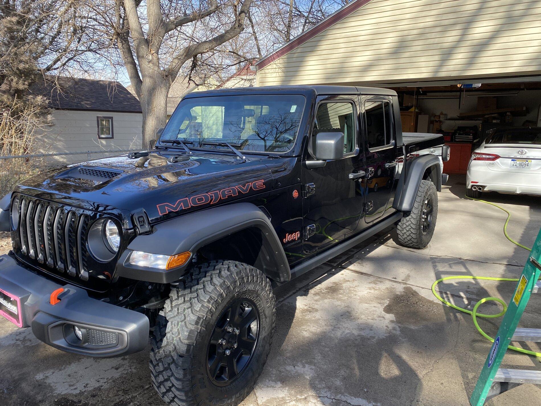 Jeep Gladiator Willys or Mojave? 7DE52064-1198-48BE-9CB7-2194F260C0E5