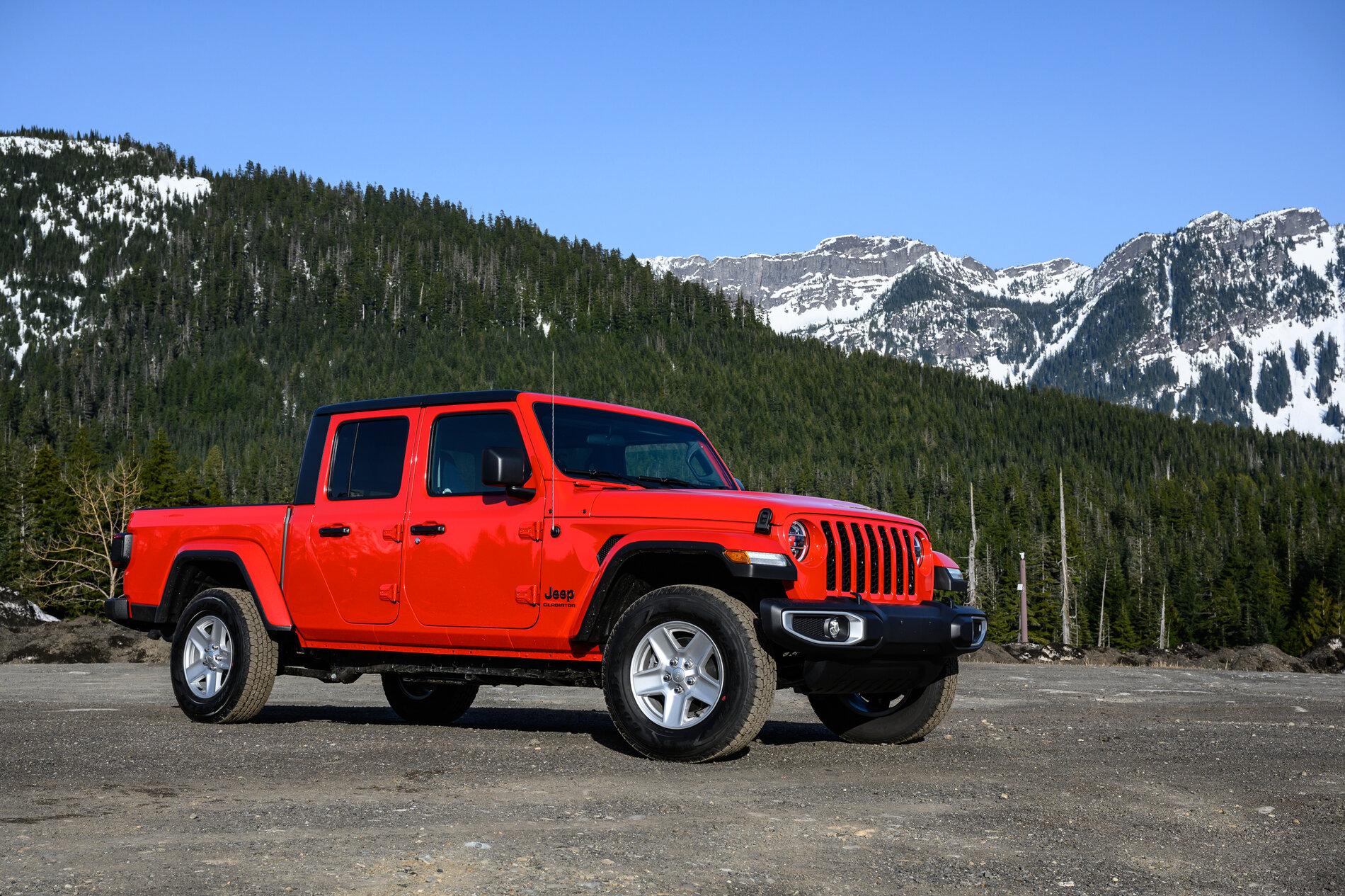Jeep Gladiator Alu-Cab Canopy Camper 20210406_Gladiator_Snoqualmie_Pass_Stock_19