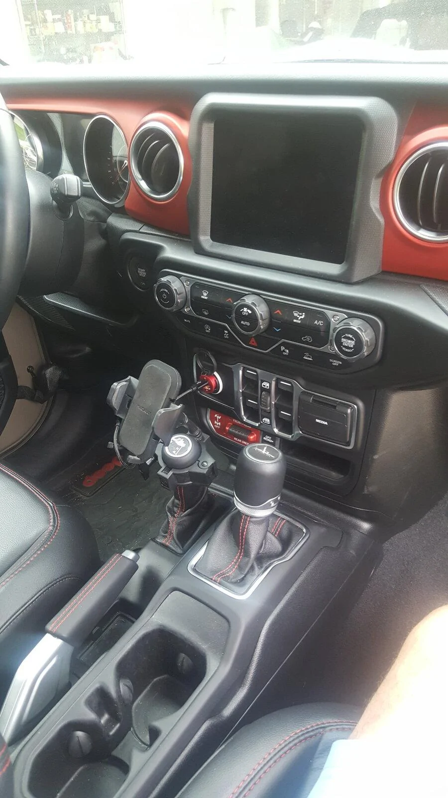 Jeep Gladiator Phone Solutions cell holder 2