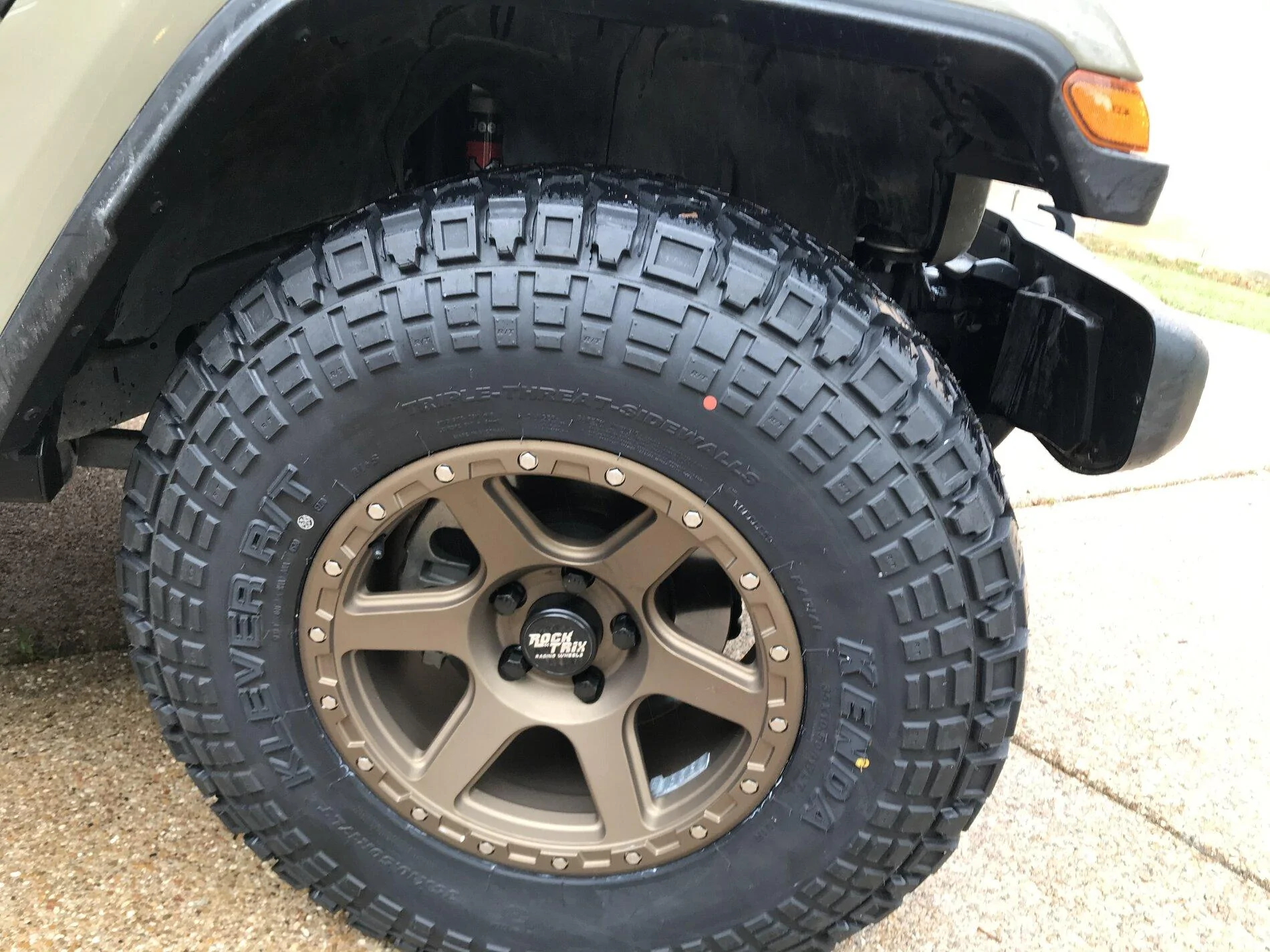 Jeep Gladiator Kenda Klever R/T KR601 35x10.50R17 5DFE2AD3-7B54-49F8-8AD4-0B304D6B51C4