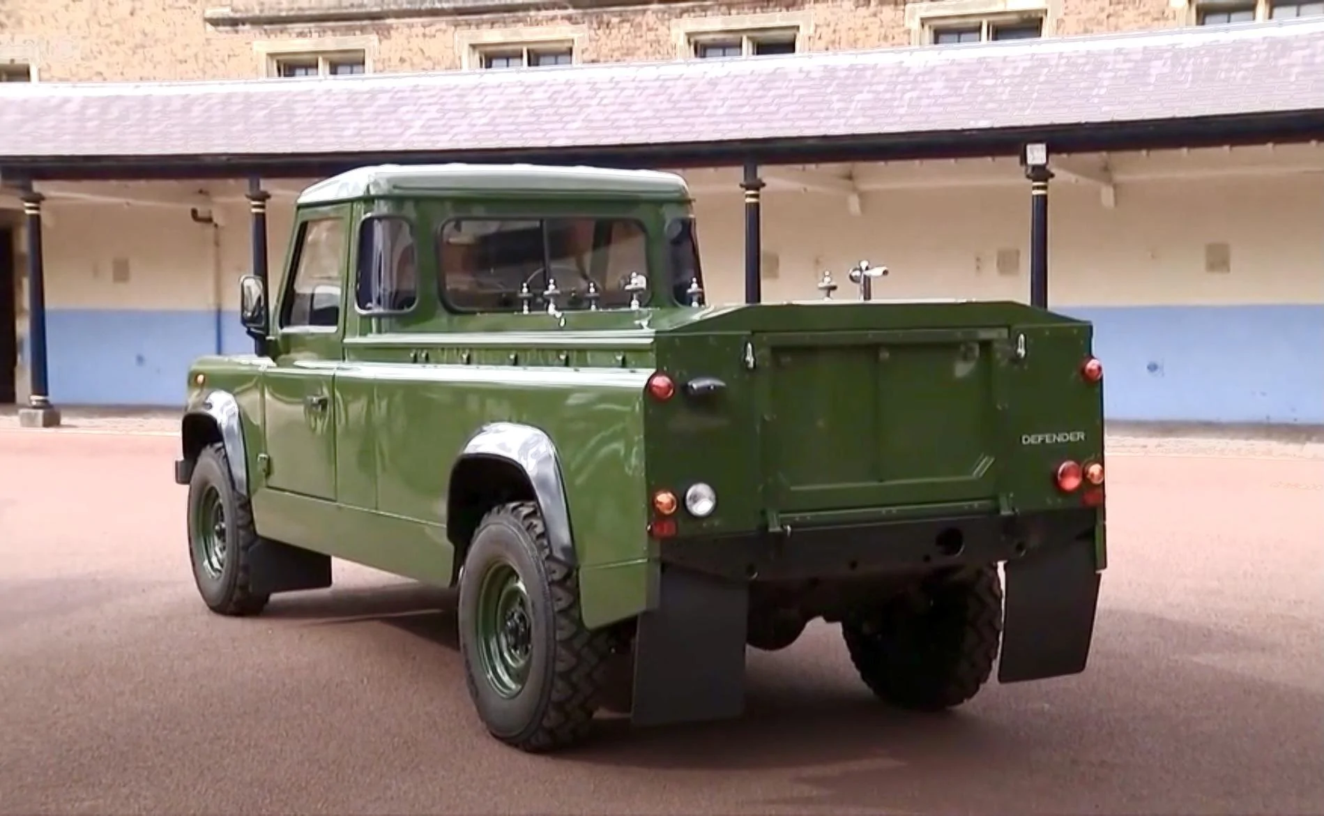 Jeep Gladiator OT: Prince Philip C462B7C8-0426-4BE2-AC05-2960918D4BBA