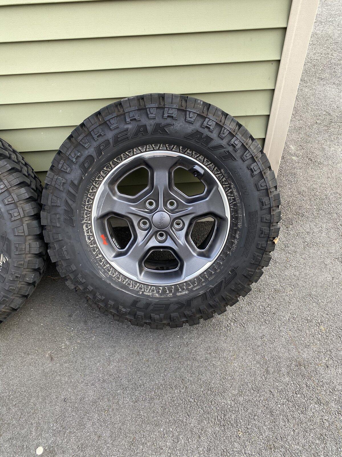 Jeep Gladiator Rubicon wheels and tires 45CB47BC-71D6-40AD-94A9-7154B2F67F44