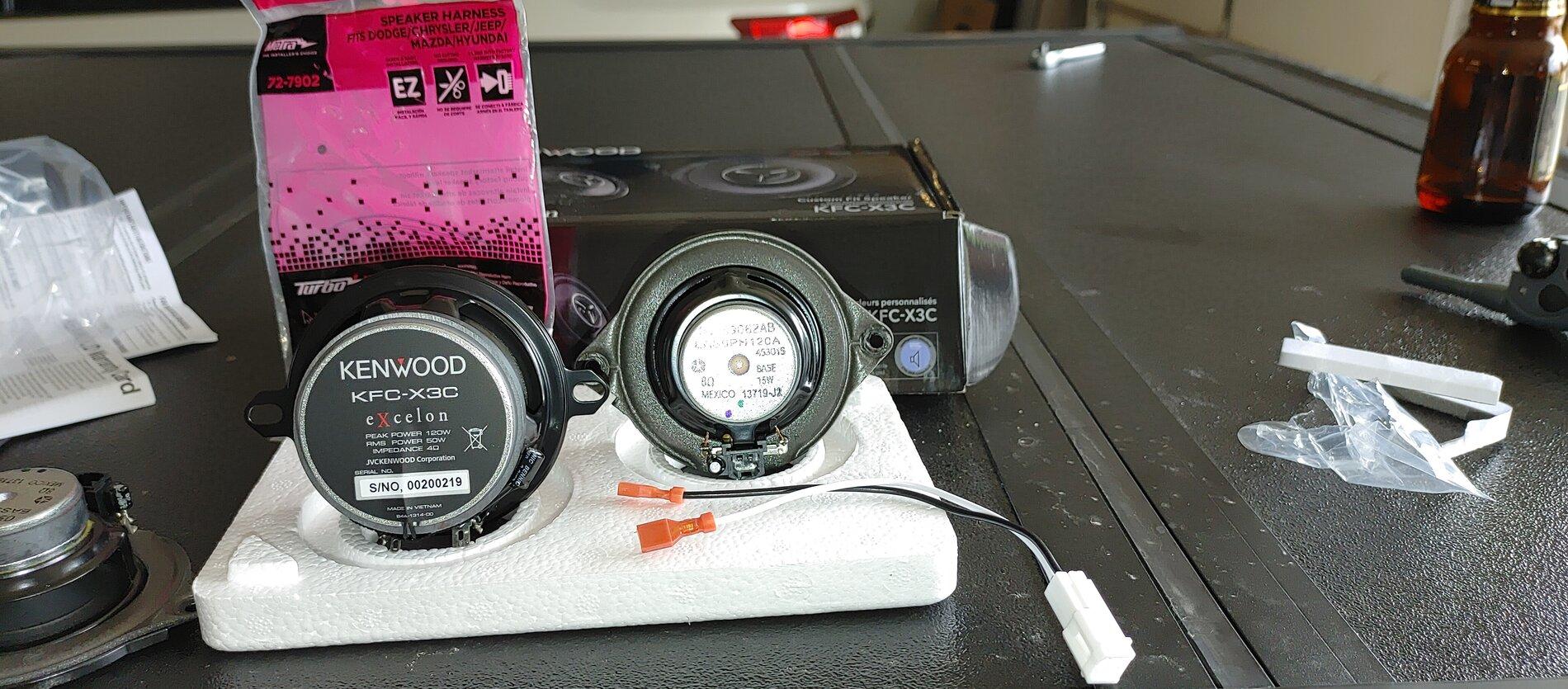 Jeep Gladiator Kenwoods and JL Audio 7" display 0417211420