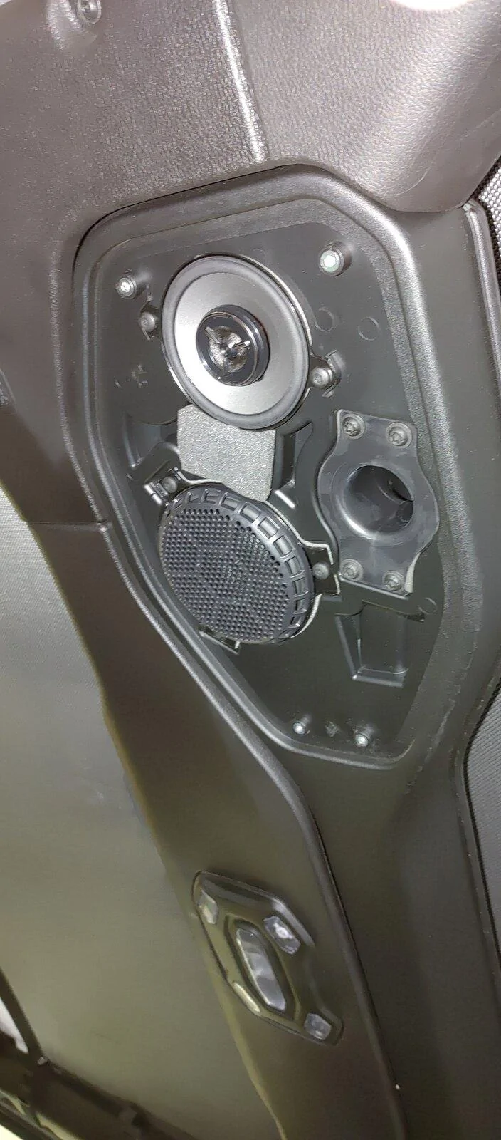 Jeep Gladiator Kenwoods and JL Audio 7" display 0417211414