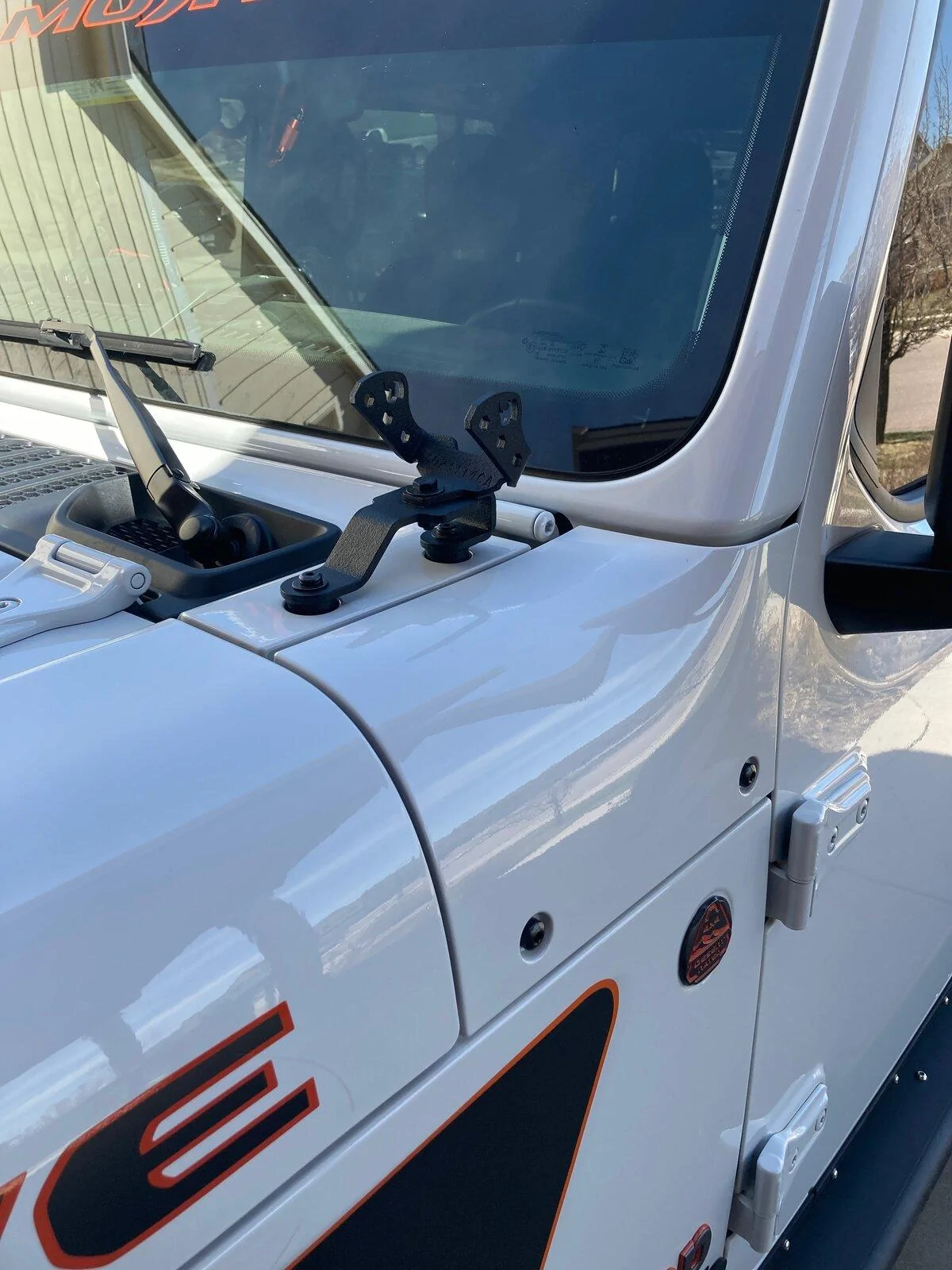 Jeep Gladiator Windowshield Lightbar mounts don't fit, two different brands cowl mount