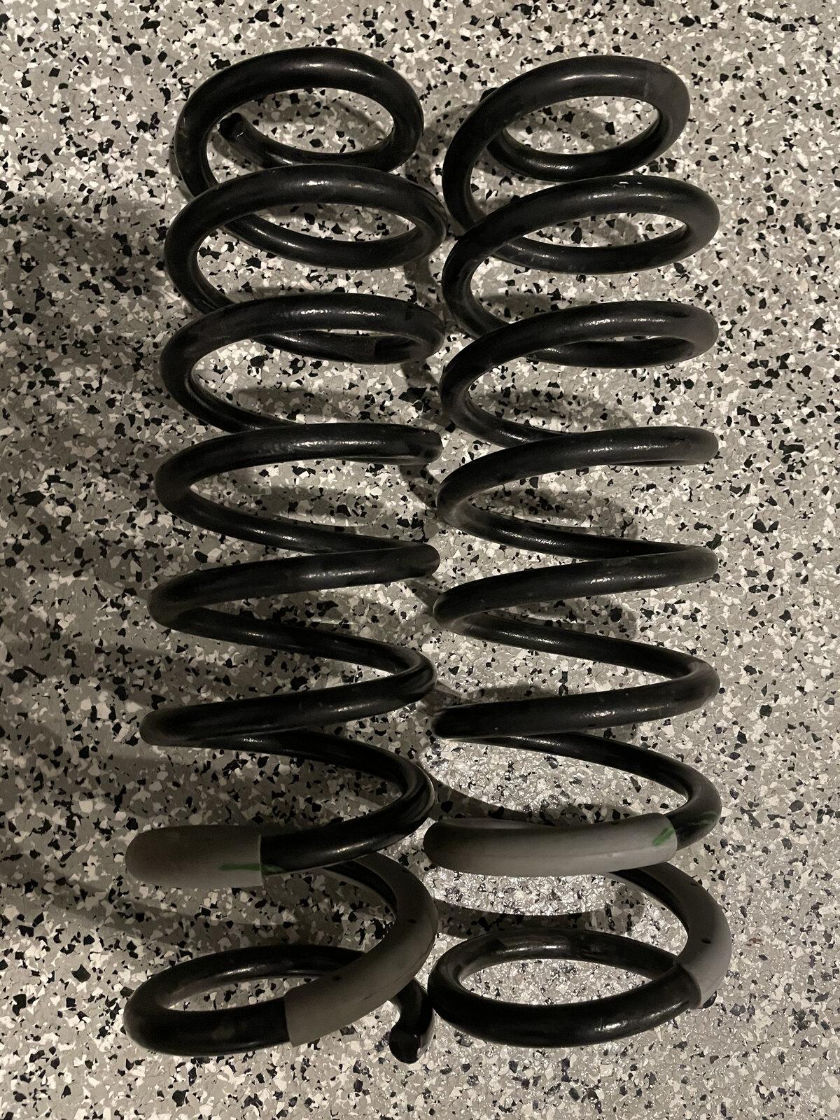 Jeep Gladiator Overland diesel front springs same as diesel Rubicon 9BCD10B8-AF61-47A4-BF25-5CD59C012A5E