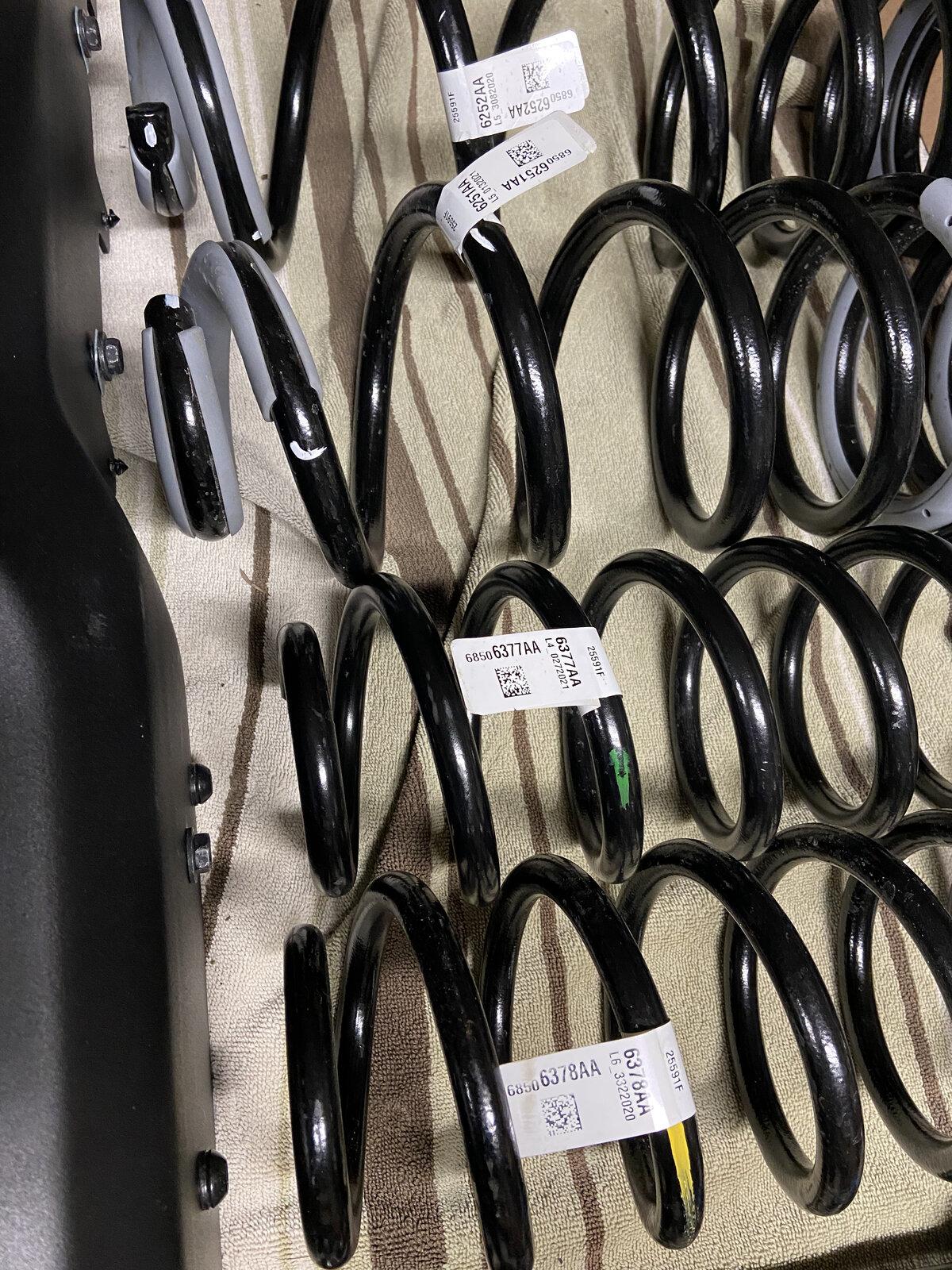 Jeep Gladiator Overland diesel front springs same as diesel Rubicon 4F1A72C6-8CC5-4EAE-900E-8DF37F84B6DB