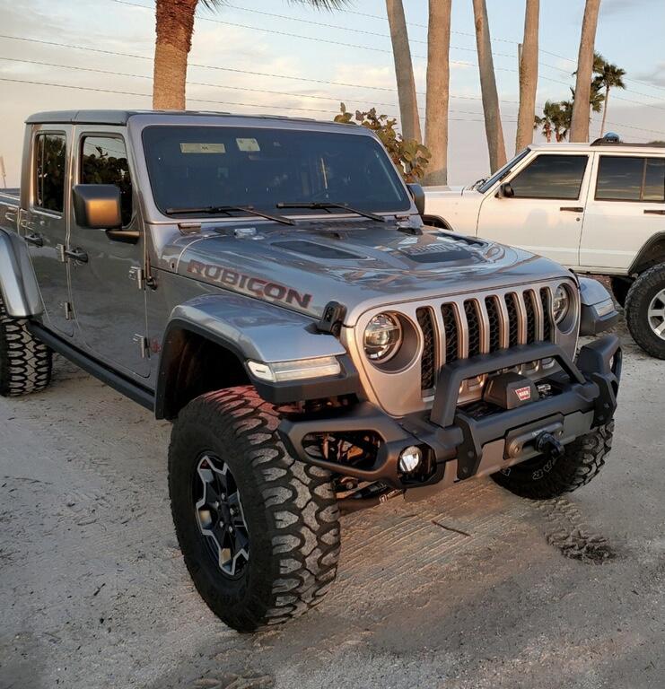 Jeep Gladiator Jeep Gladiator Rugged Ridge Venator & Warn EVO 10s TRADE EA96492E-B5F4-49F9-9644-7AC3A68E808A