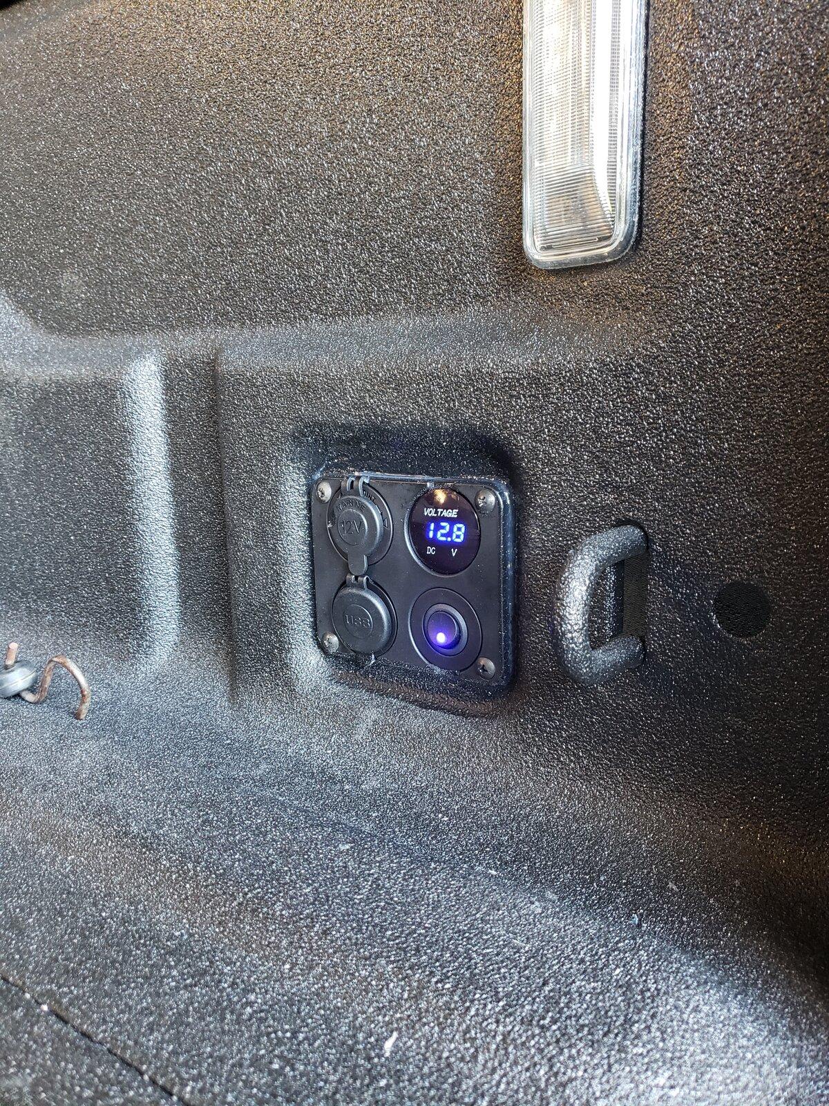 Jeep Gladiator Bed rails and utility outlet installed. 20210418_165043