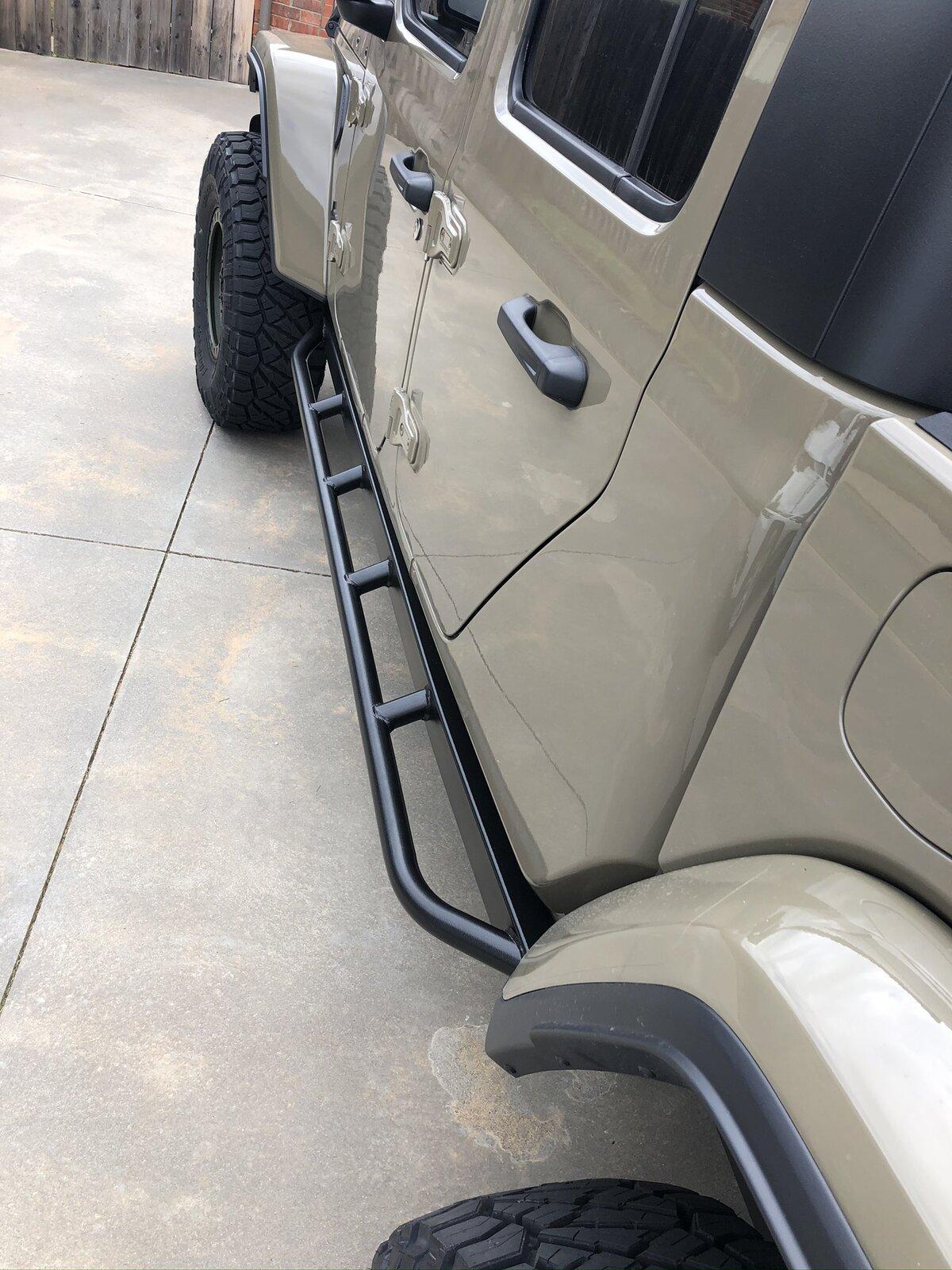 Jeep Gladiator Rock Hard 4x4 Sliders EE999010-9C01-4F44-A196-583E87F84054