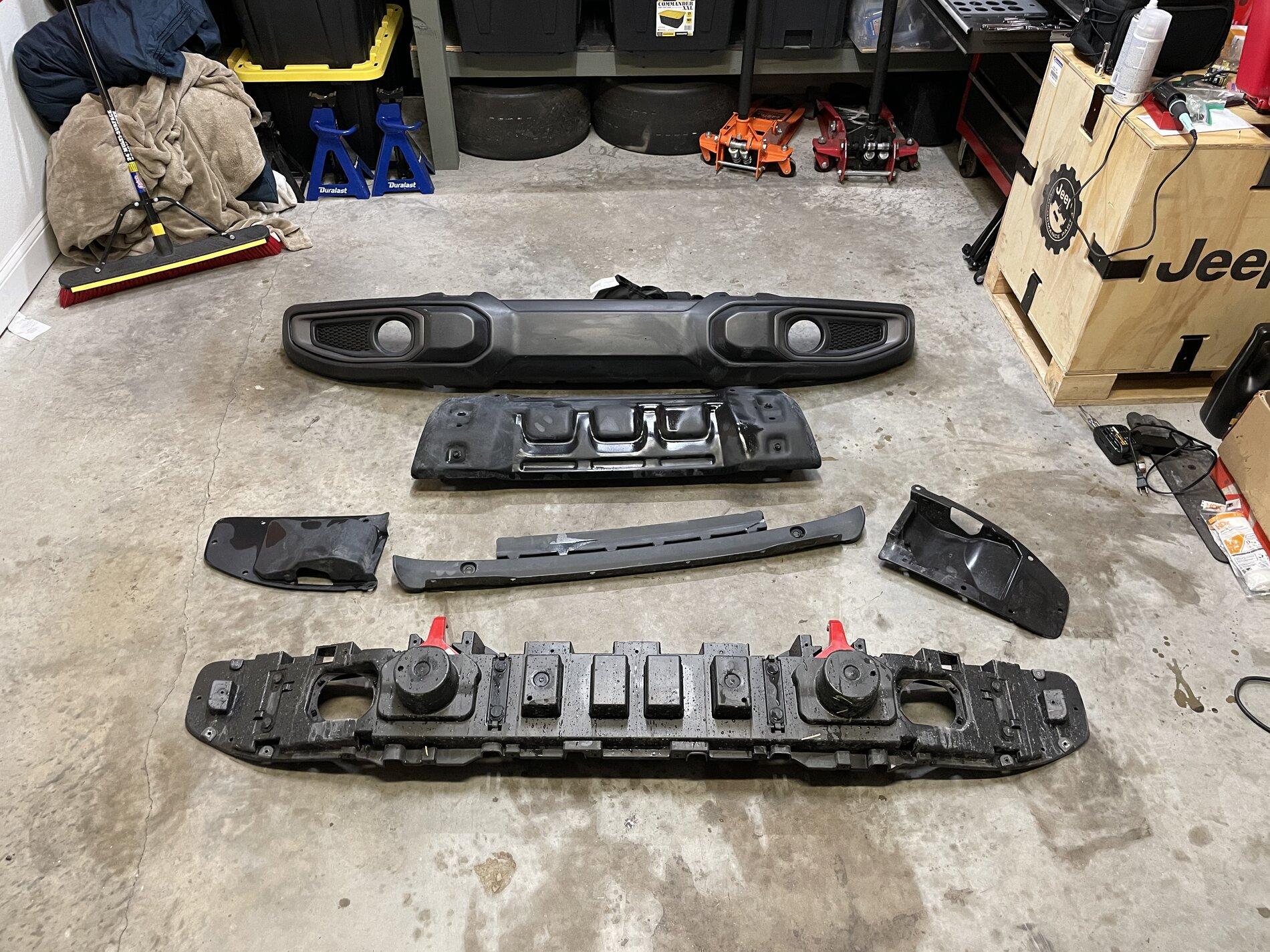 Jeep Gladiator Rubicon plastic bumper and steel skid plate CB2B7E23-8B76-44CF-976C-81BF21F6703B