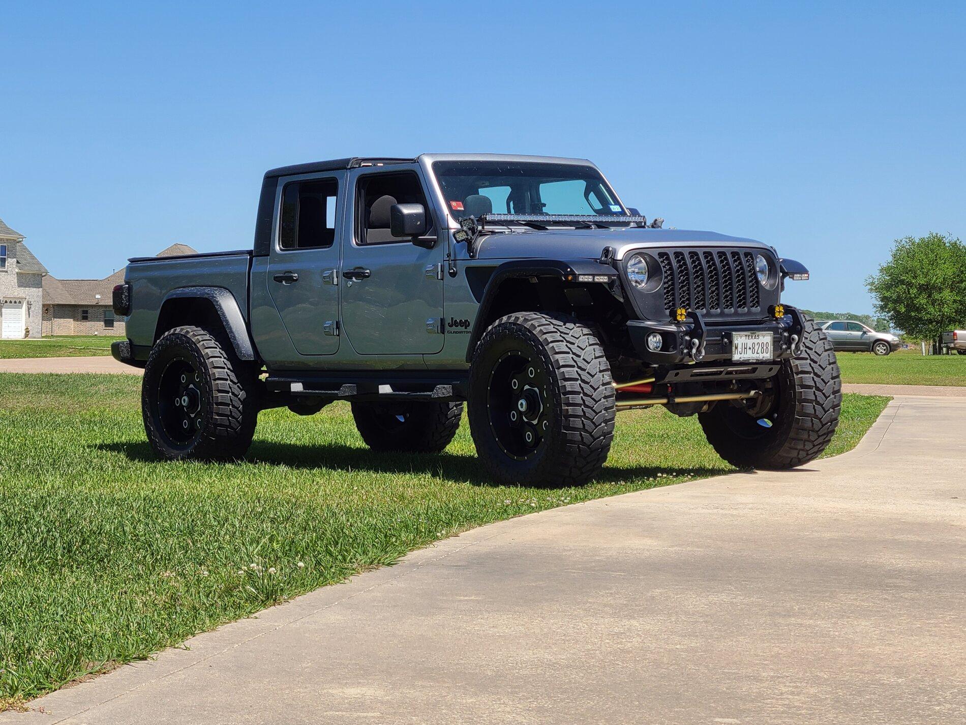 Jeep Gladiator Knock off Rubicon flares? 20210411_121045