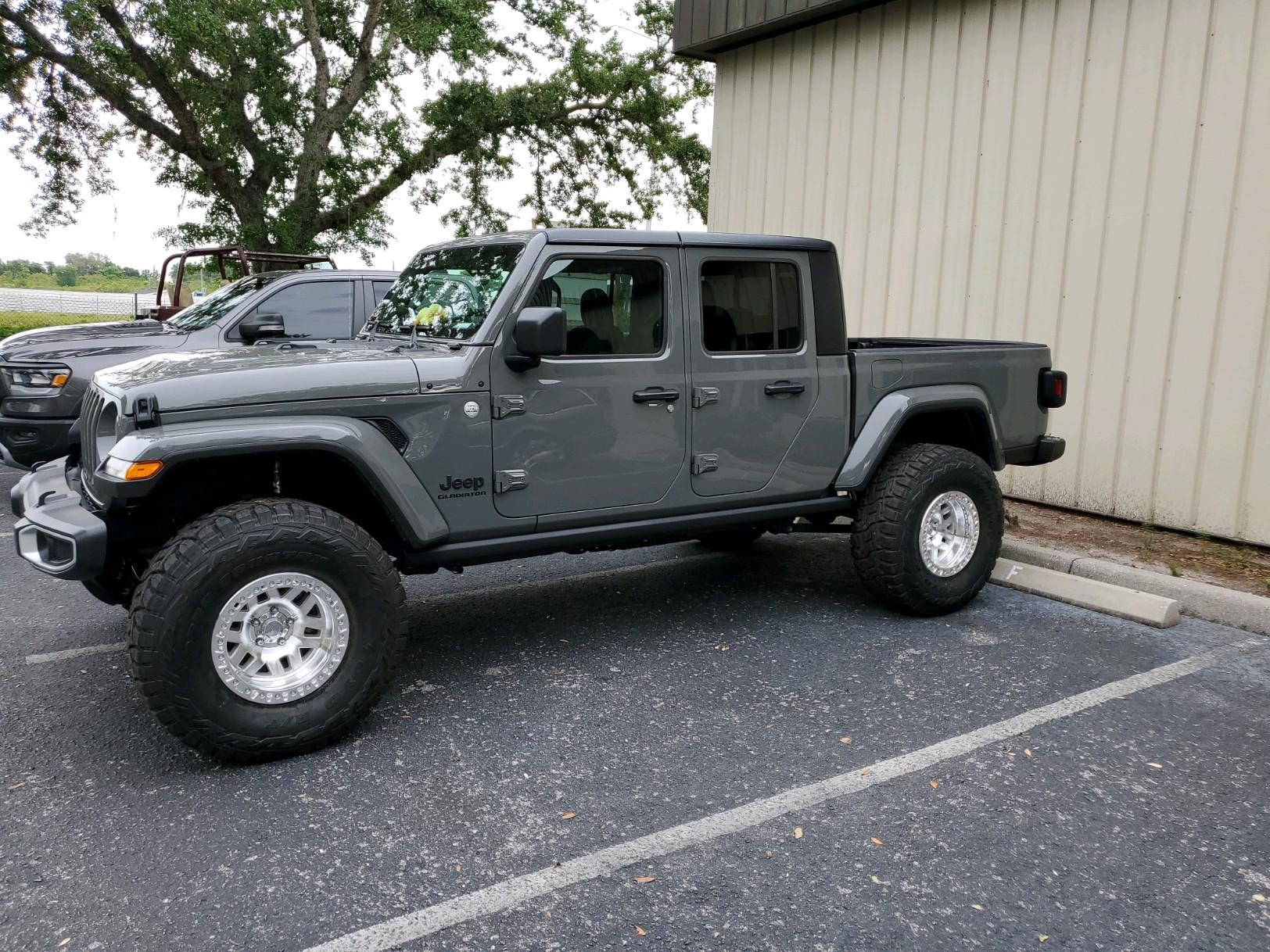 Jeep Gladiator Bahia Blue or Titanium 30099