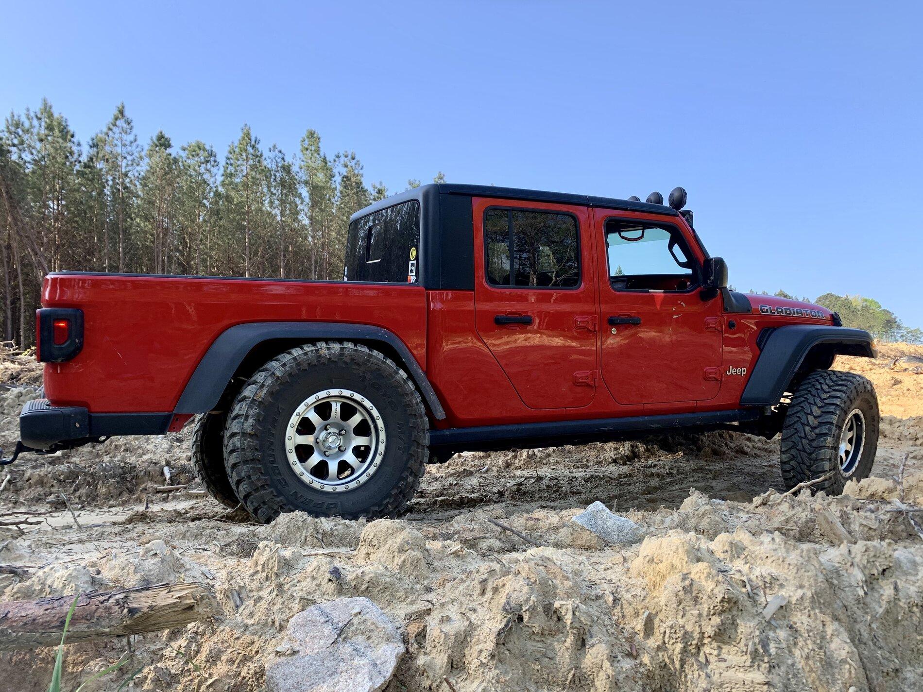 Jeep Gladiator 37s on 21 Gladiator Sport S w/ Max Tow IMG_E7536.JPG