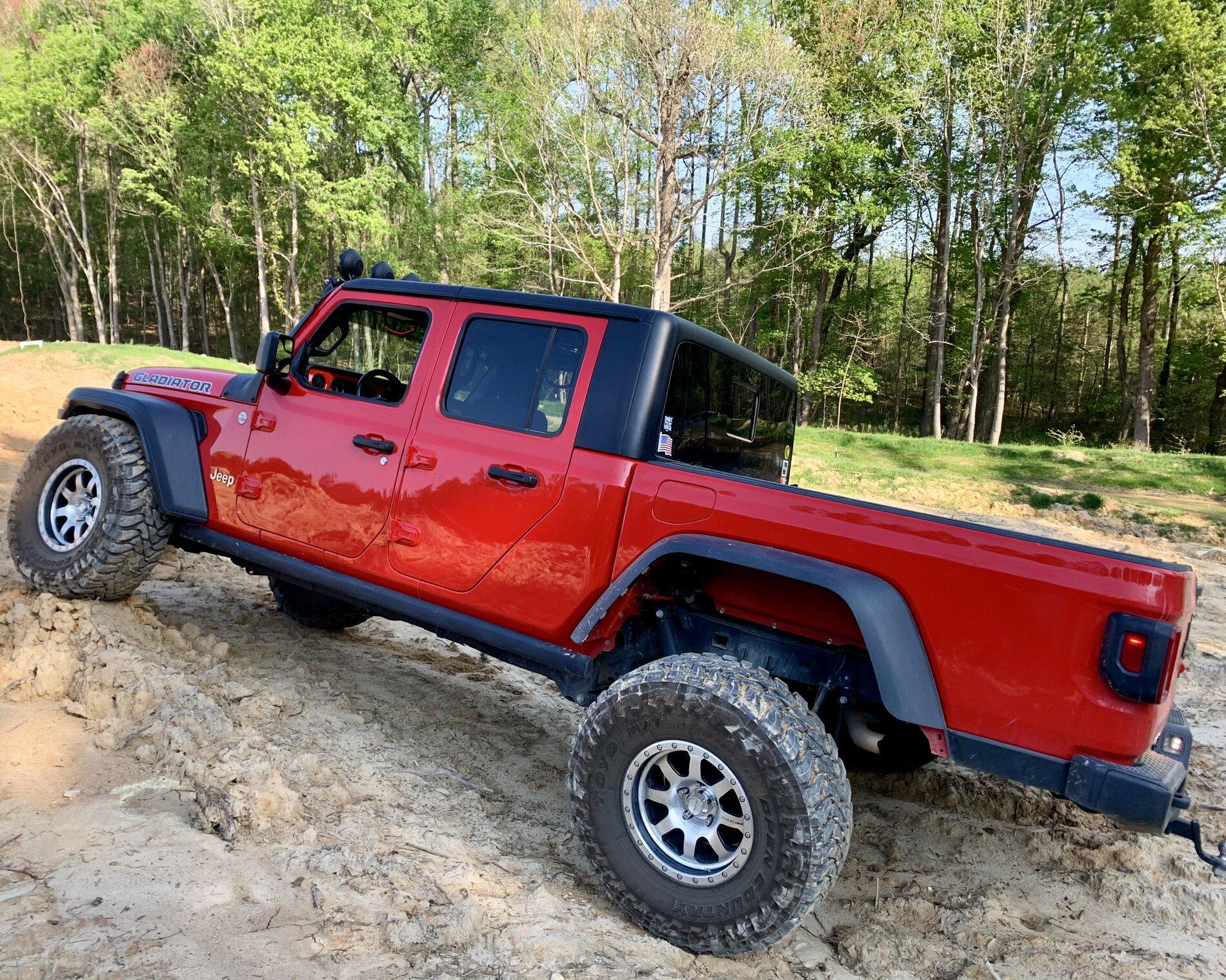 Jeep Gladiator 37s on 21 Gladiator Sport S w/ Max Tow IMG_E7538.JPG
