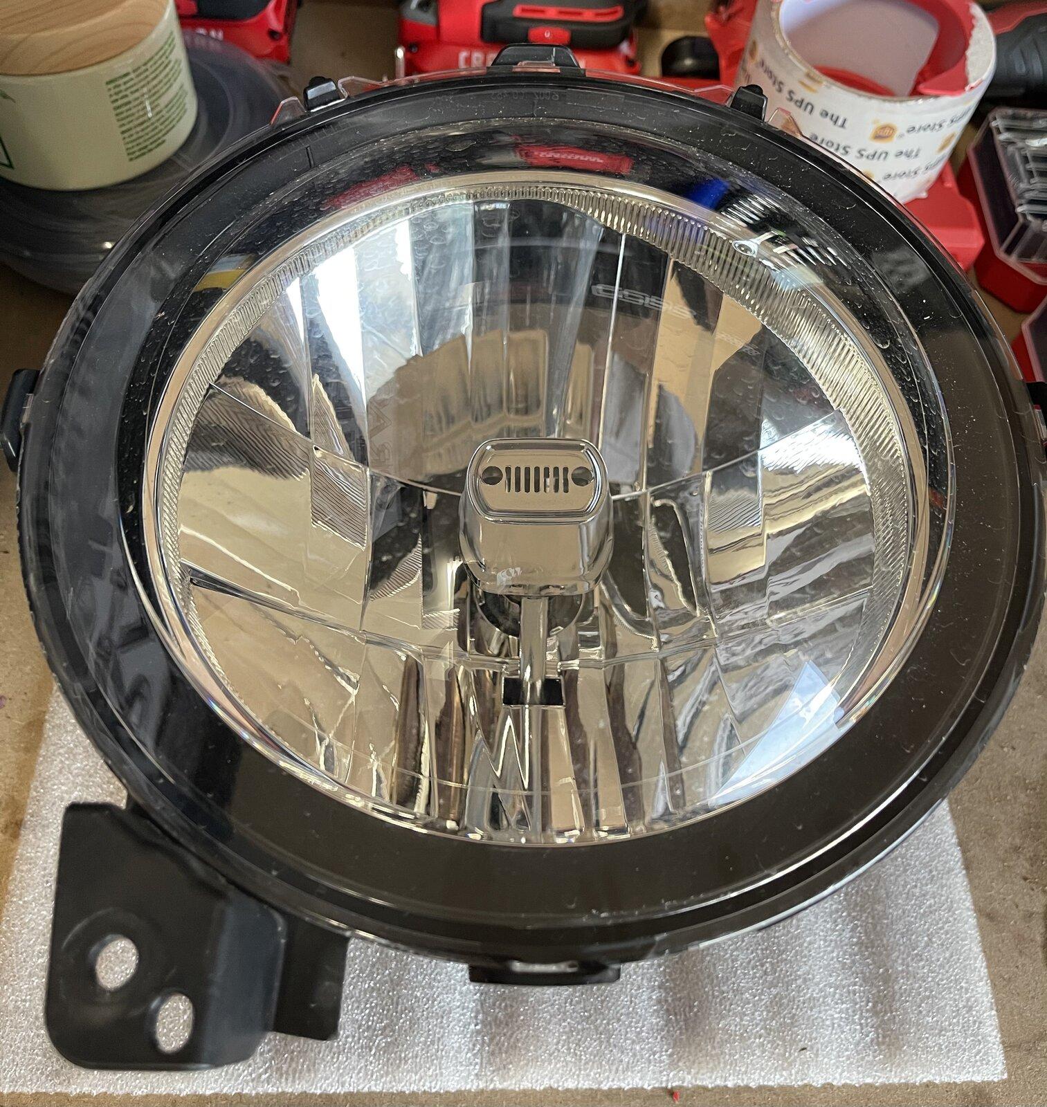 Jeep Gladiator Like New OEM JT Headlights 144214F3-C7BC-437B-89D1-FB32884AFFD9