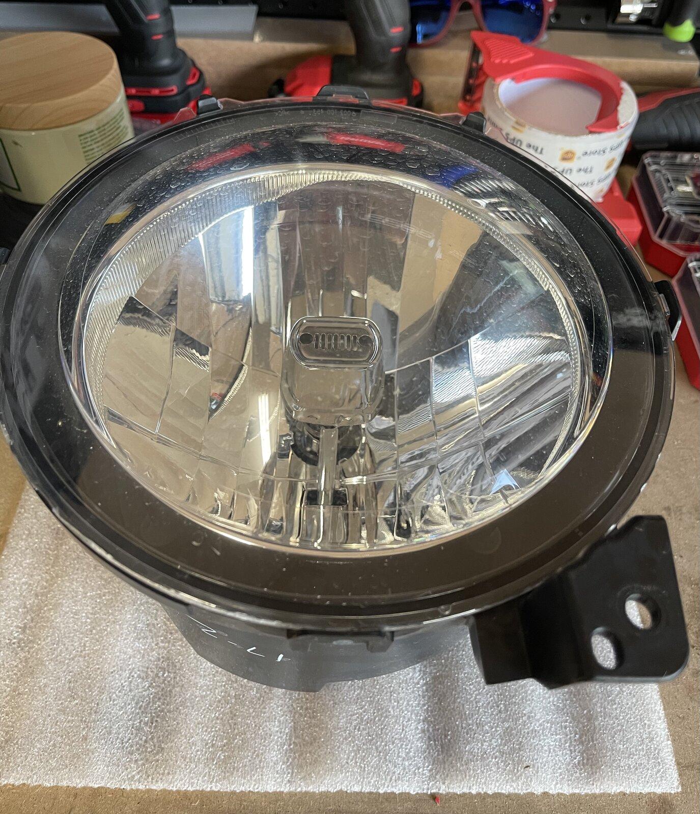 Jeep Gladiator Like New OEM JT Headlights 8F13F566-CAC8-4B60-9037-15CAAE2EA834