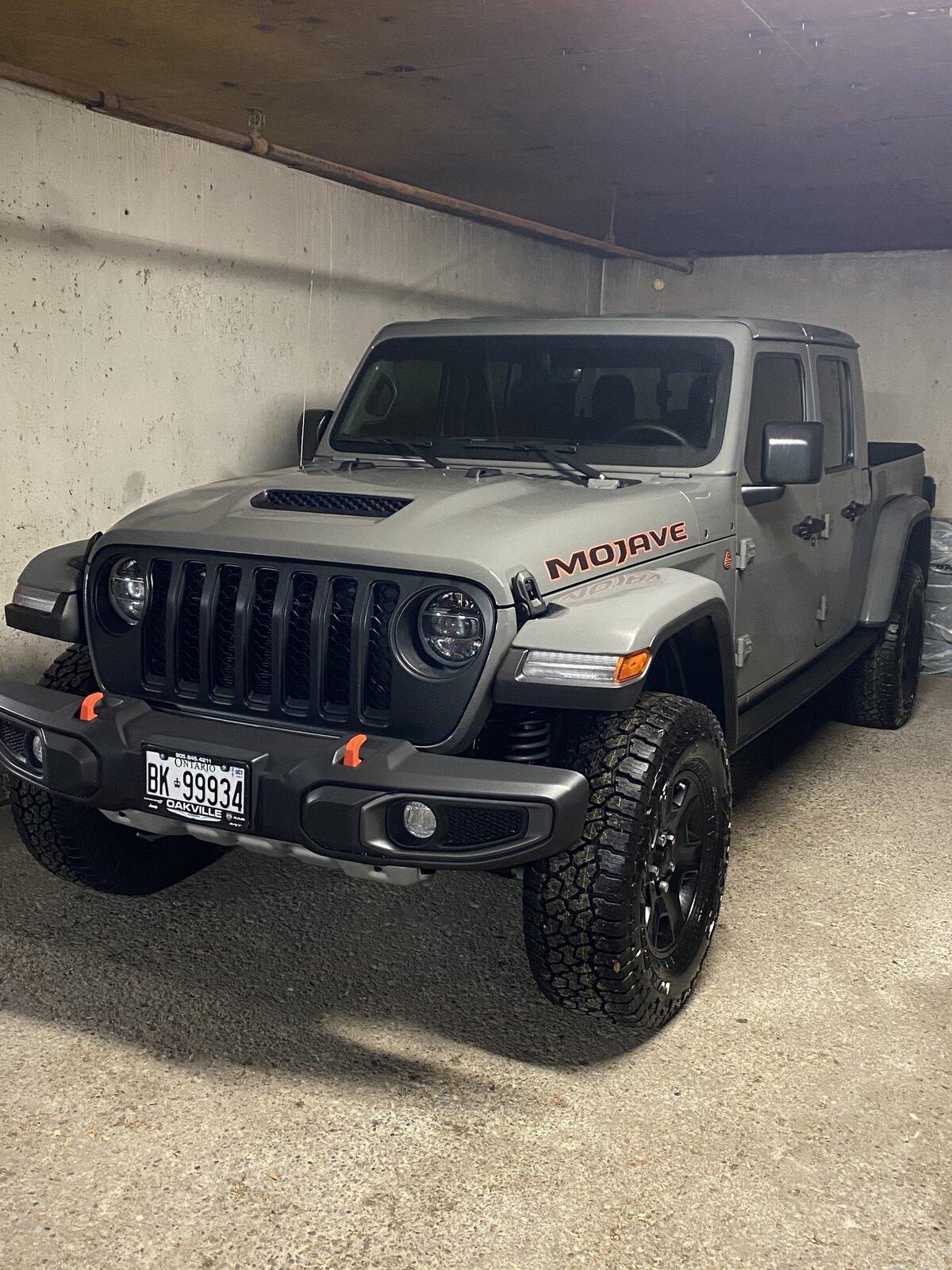 Jeep Gladiator Mopar black grille 838AFC65-20A0-4483-BA74-46CF3C168CA3
