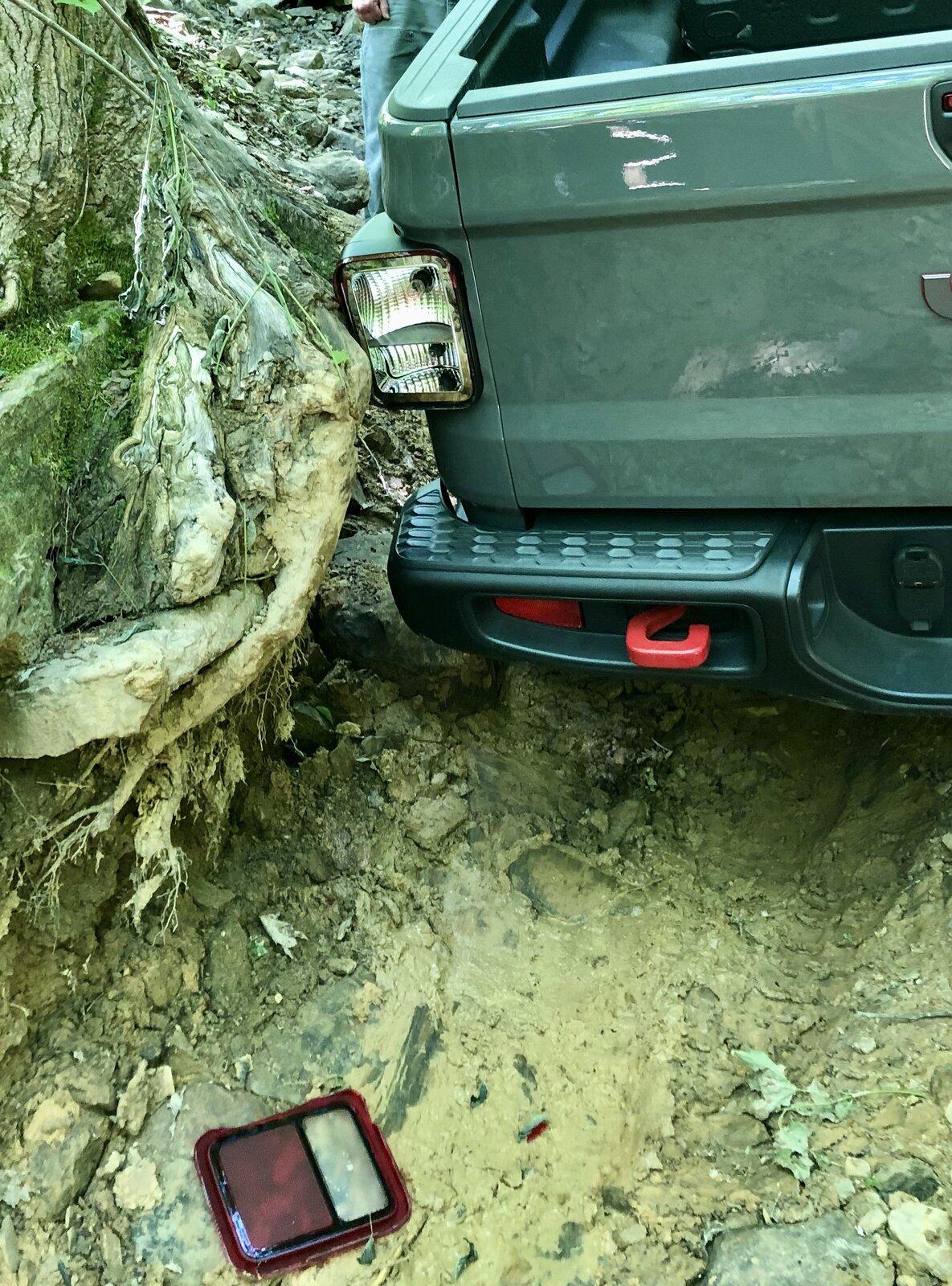Jeep Gladiator New Oracle taillights spotted 8DA3B944-BF8D-48AD-A7DD-74421D7530CF