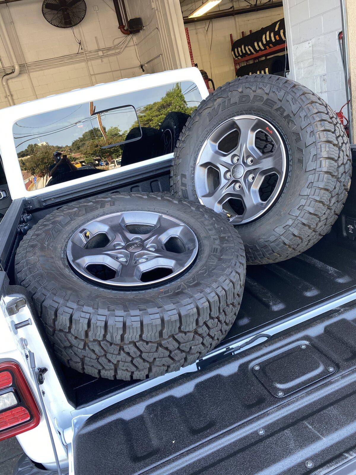 Jeep Gladiator 2020 Jeep Gladiator Rubicon stock wheels and Tires 240140B9-D617-4004-8B27-D9CF0CBF3276