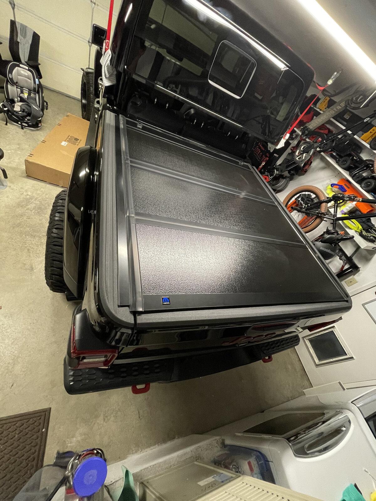 Jeep Gladiator Mopar Hard Tonneau 188FA1B0-E9E6-4B28-985C-22708A4BC0F3