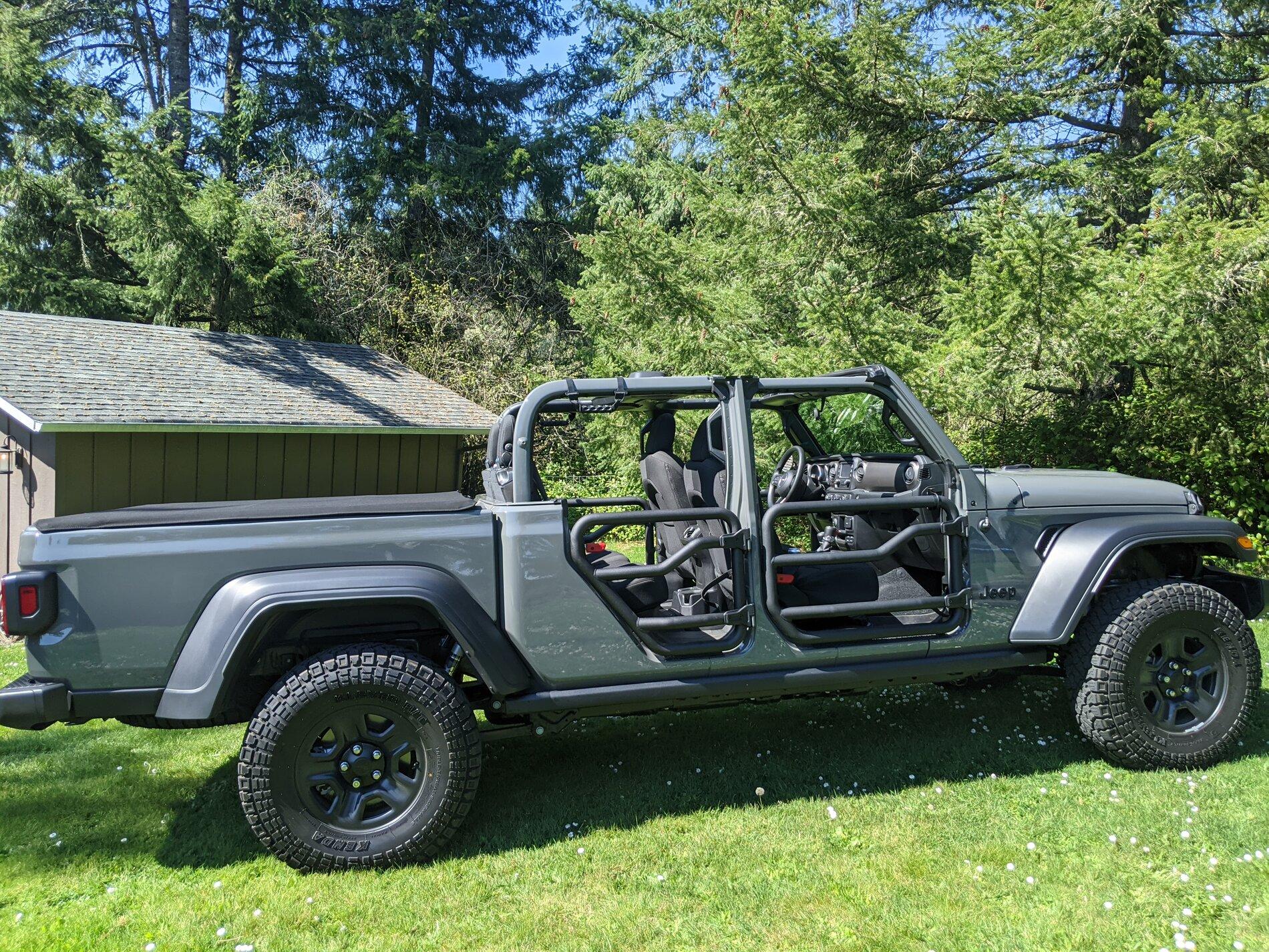 Jeep Gladiator What to plan for... keeping back hard top off extended period. PXL_20210420_221604954