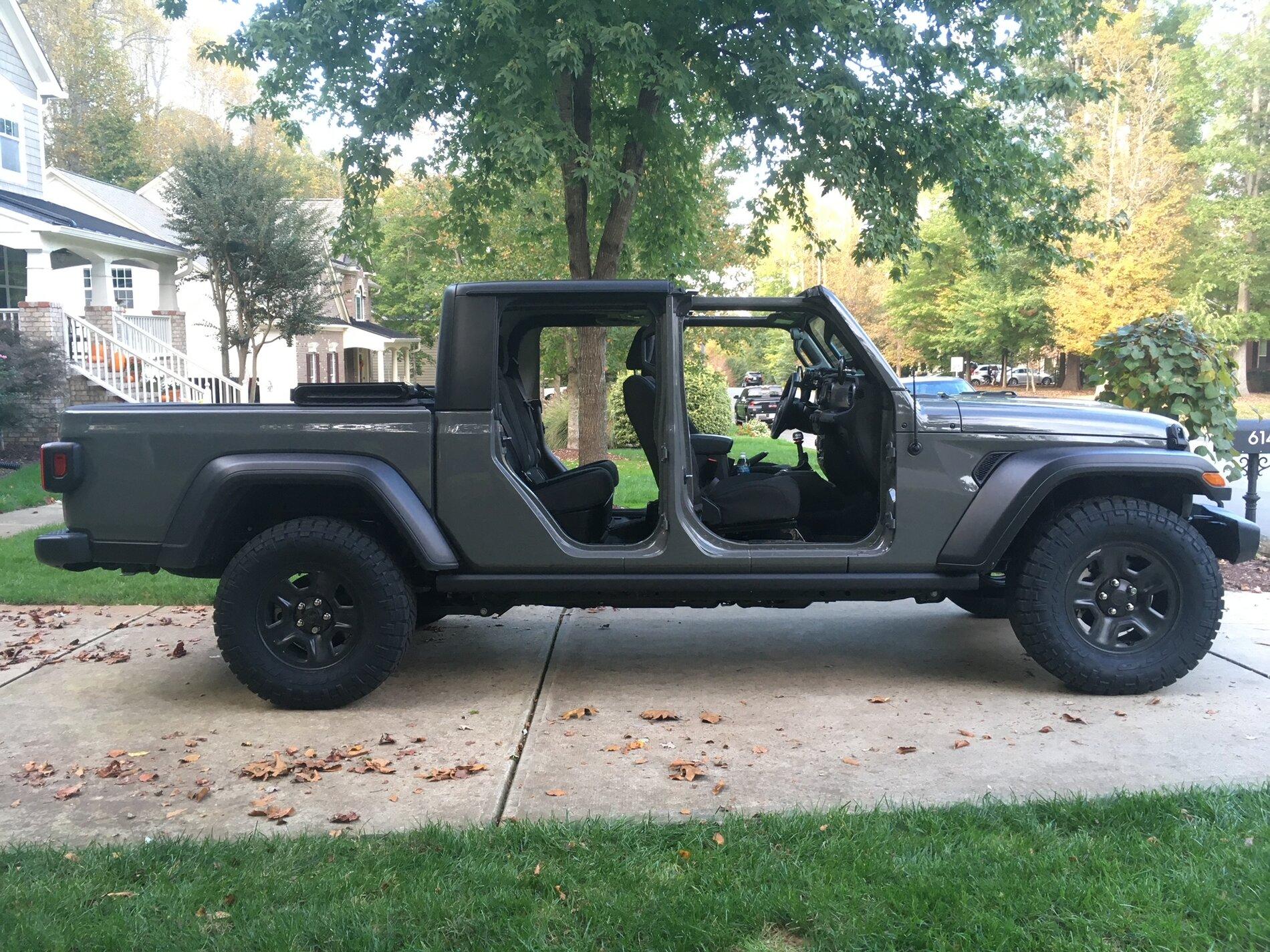 Jeep Gladiator Newb from Texas tires1.JPG