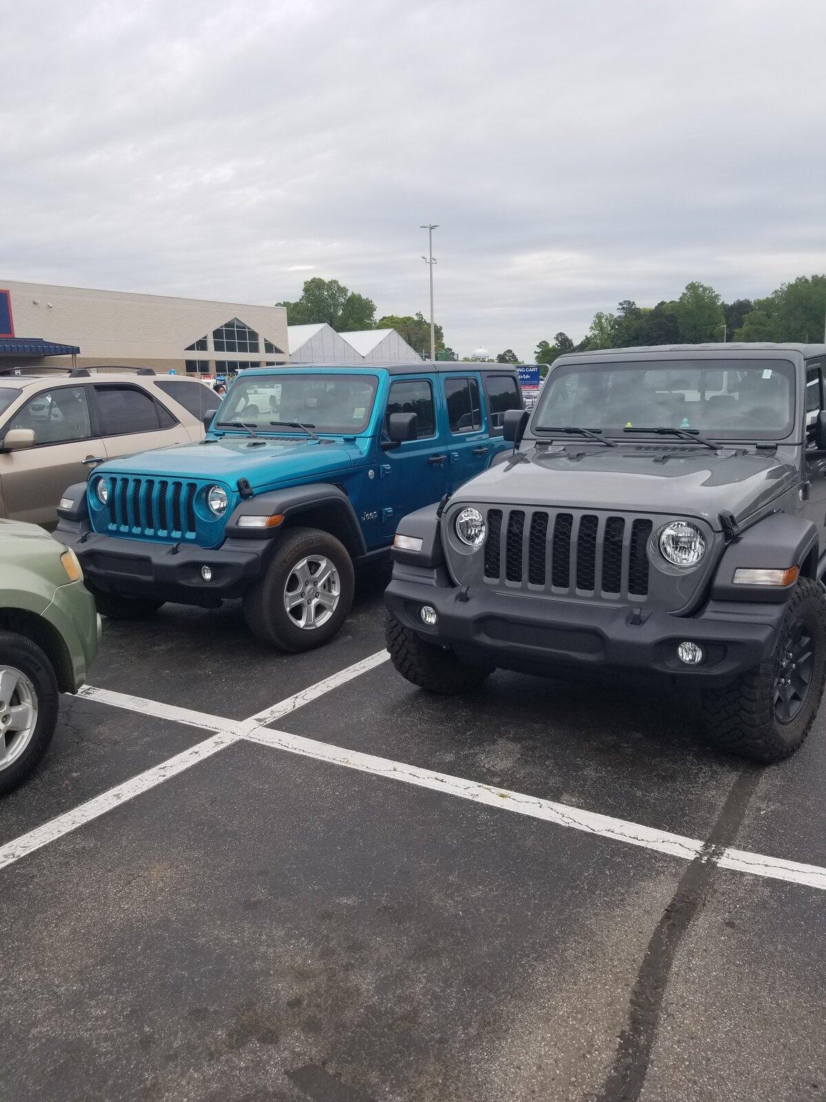 Jeep Gladiator Jeeps Parking Next To Jeeps 20210423_153520