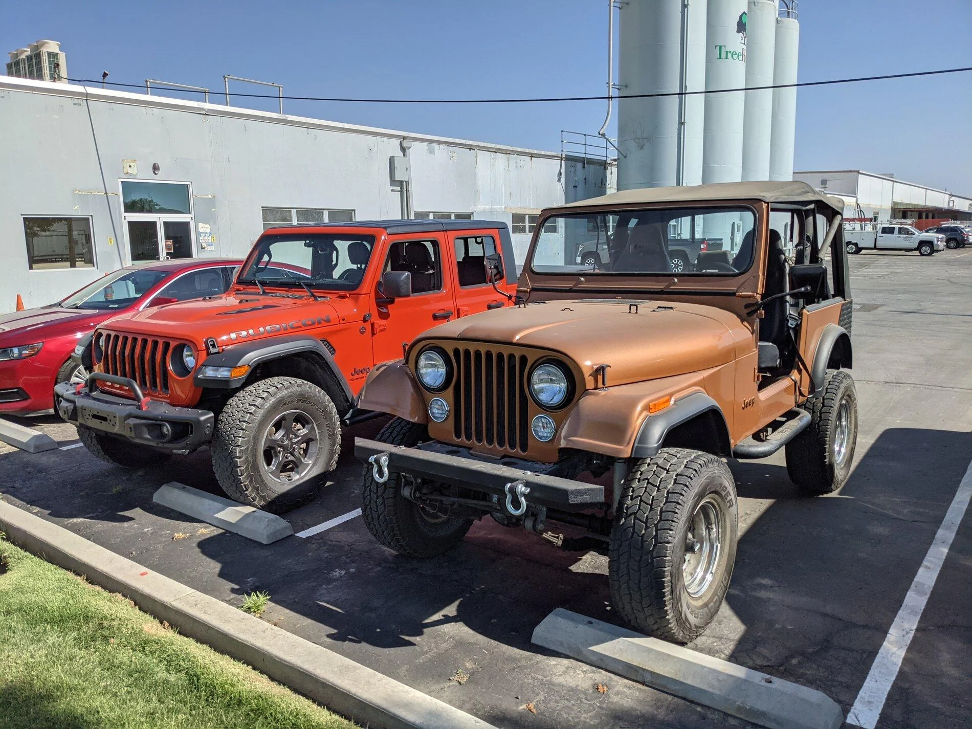 Jeep Gladiator Jeeps Parking Next To Jeeps PXL_20210422_230122825