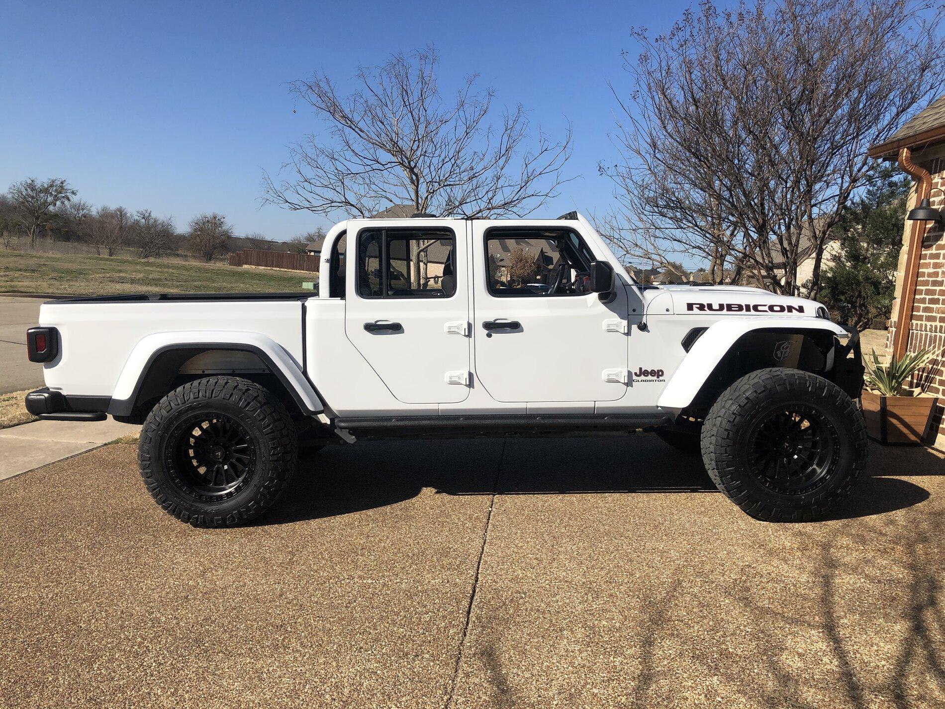 Jeep Gladiator BRIGHT WHITE Gladiator JT Club 3ED20803-719A-4C88-9240-E19C83430C31