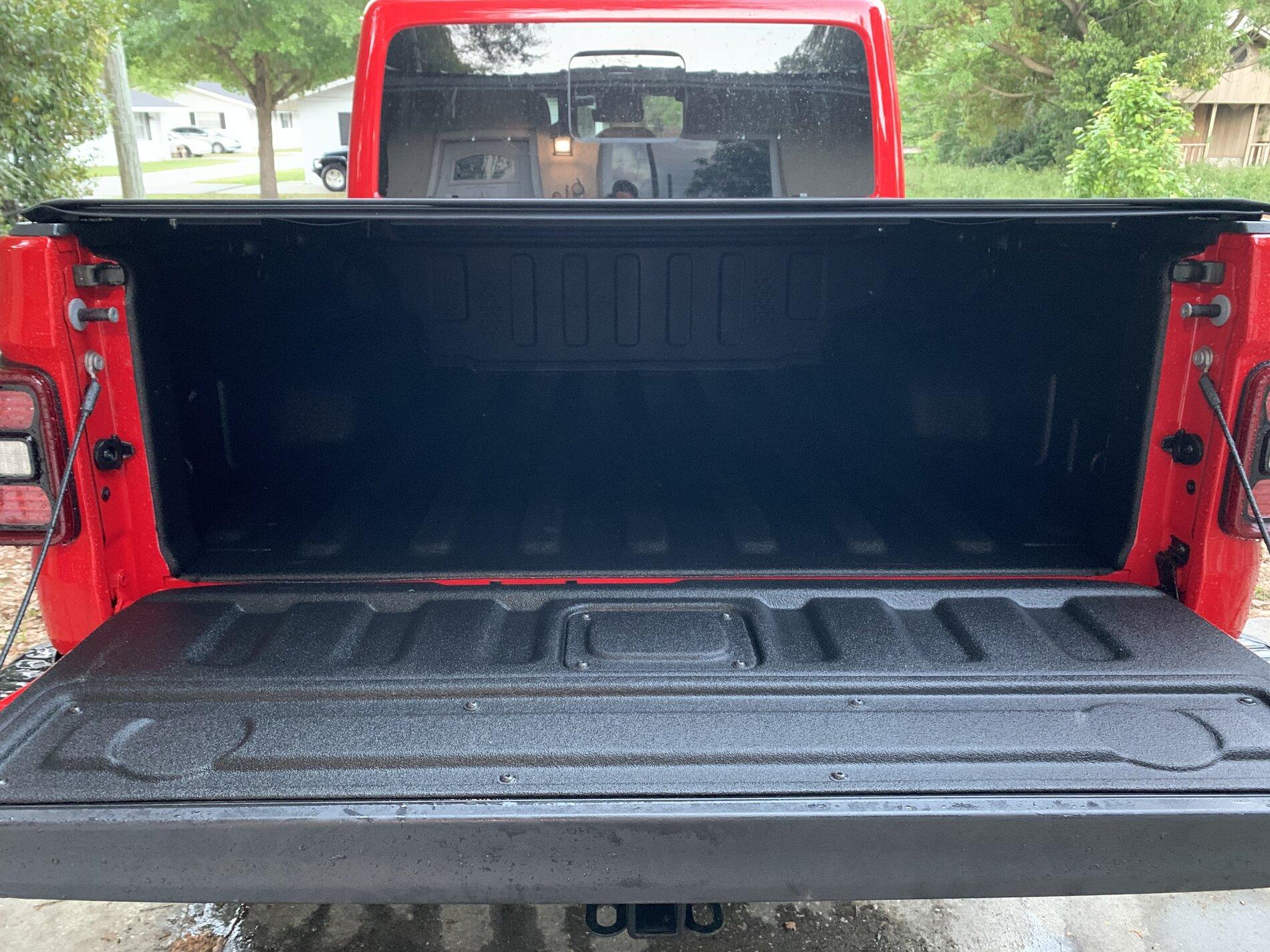 Jeep Gladiator Which bed cover do you guys recommend? 4CA0BBA5-B9AA-4431-BAB2-803805ED7F87