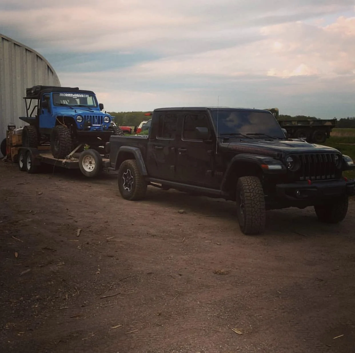 Jeep Gladiator BLACK Gladiator JT Club 73B1467E-AD8F-4A06-AE39-D64A66C2E161