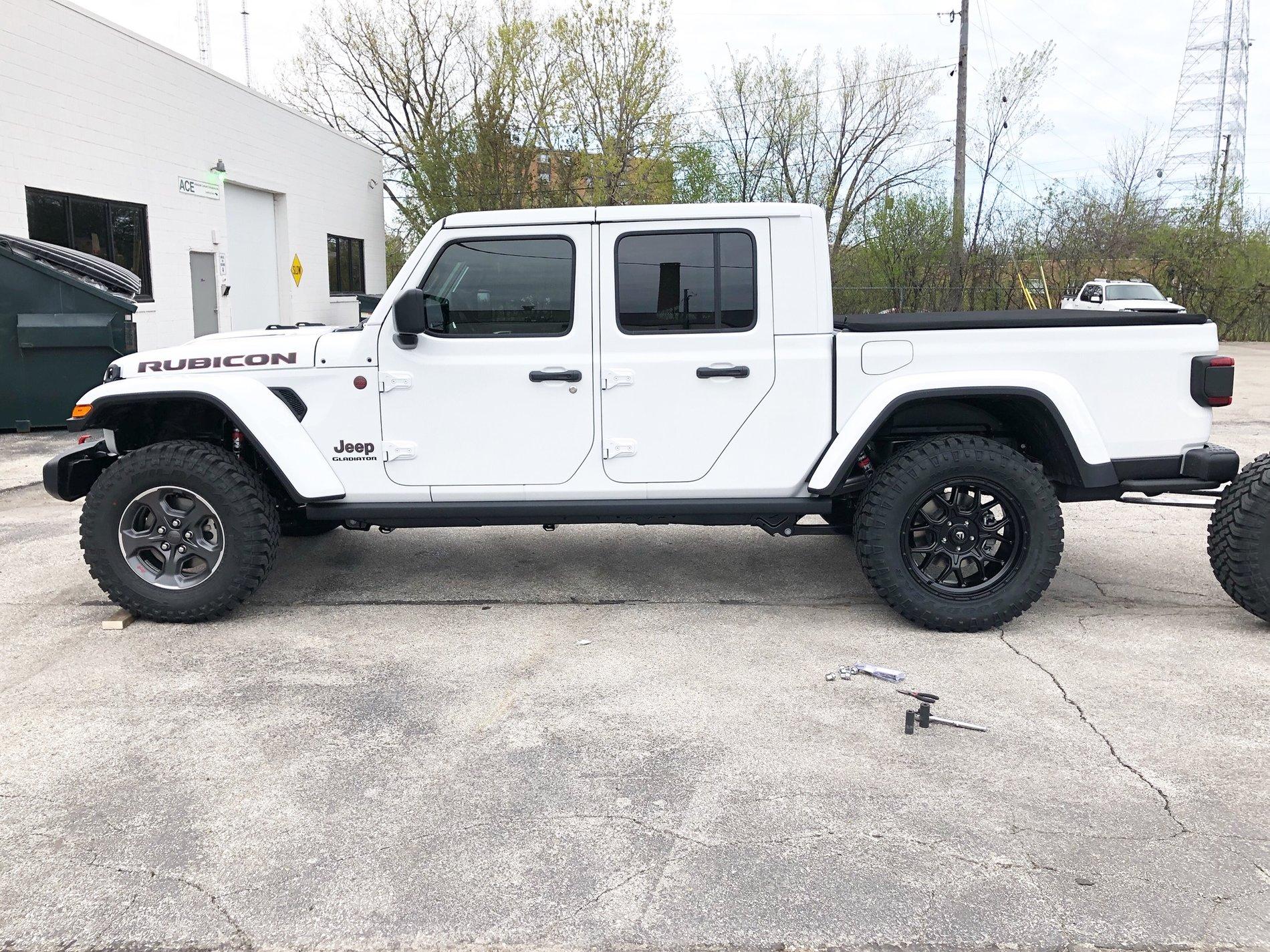 Jeep Gladiator Photoshopped 20" rims and 35" tires... 9ED473BB-8972-461F-BB5D-861D982AF9CF.JPG