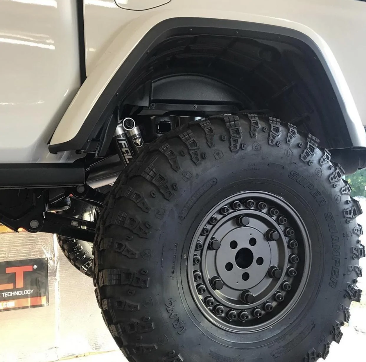 Jeep Gladiator BRIGHT WHITE Gladiator JT Club 532894C4-2CCF-4986-A368-6AAAF77C0297