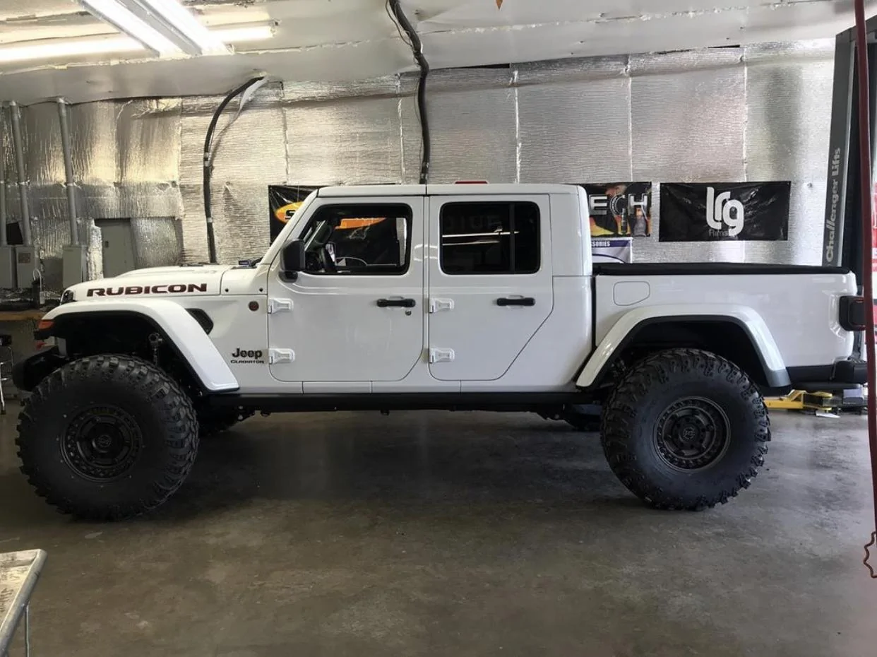 Jeep Gladiator BRIGHT WHITE Gladiator JT Club 610CAE99-F8E0-40DD-97FD-D593D0379556