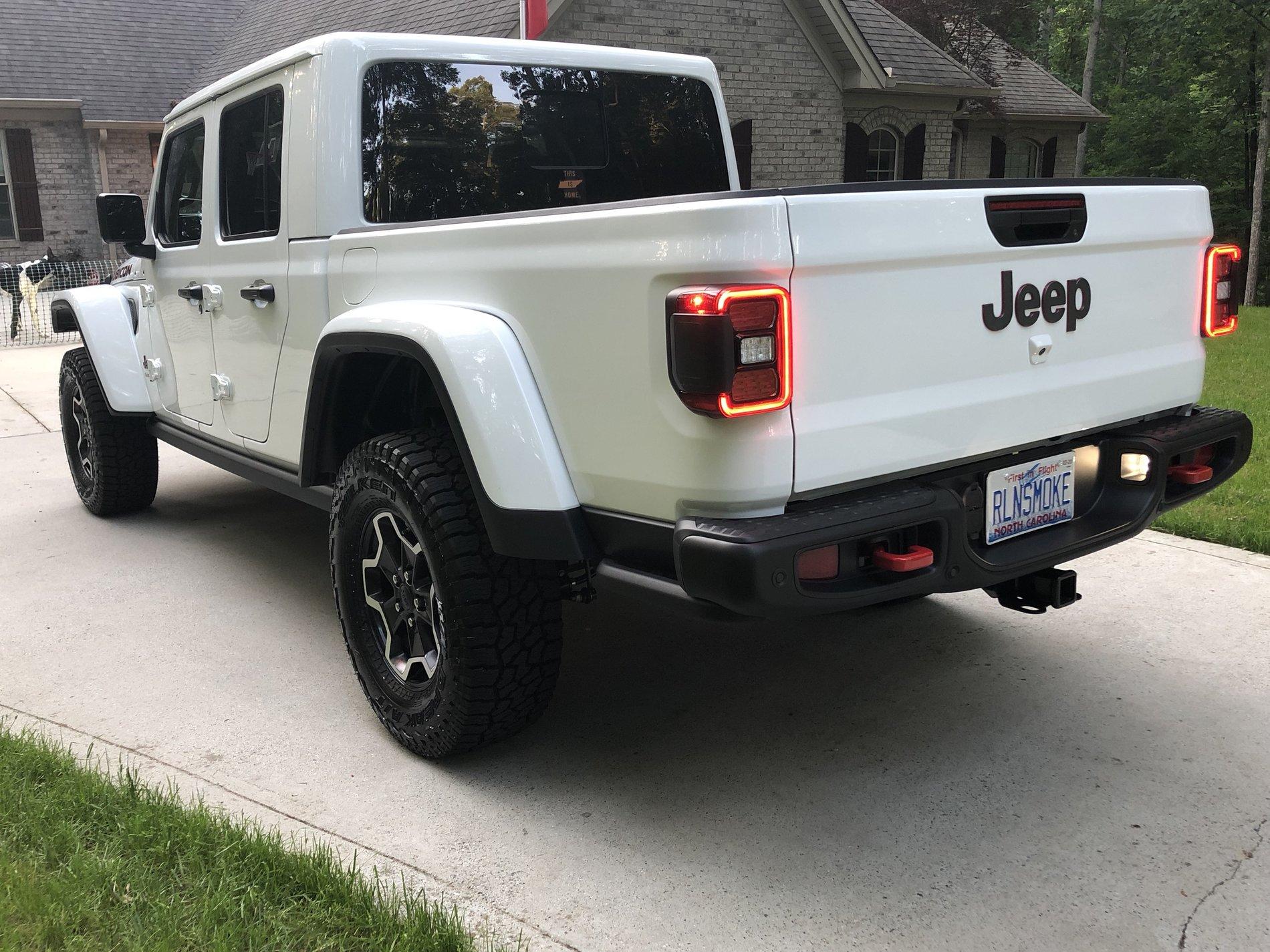 Jeep Gladiator BRIGHT WHITE Gladiator JT Club J6aSSncsSz66U9L6a%5MVA