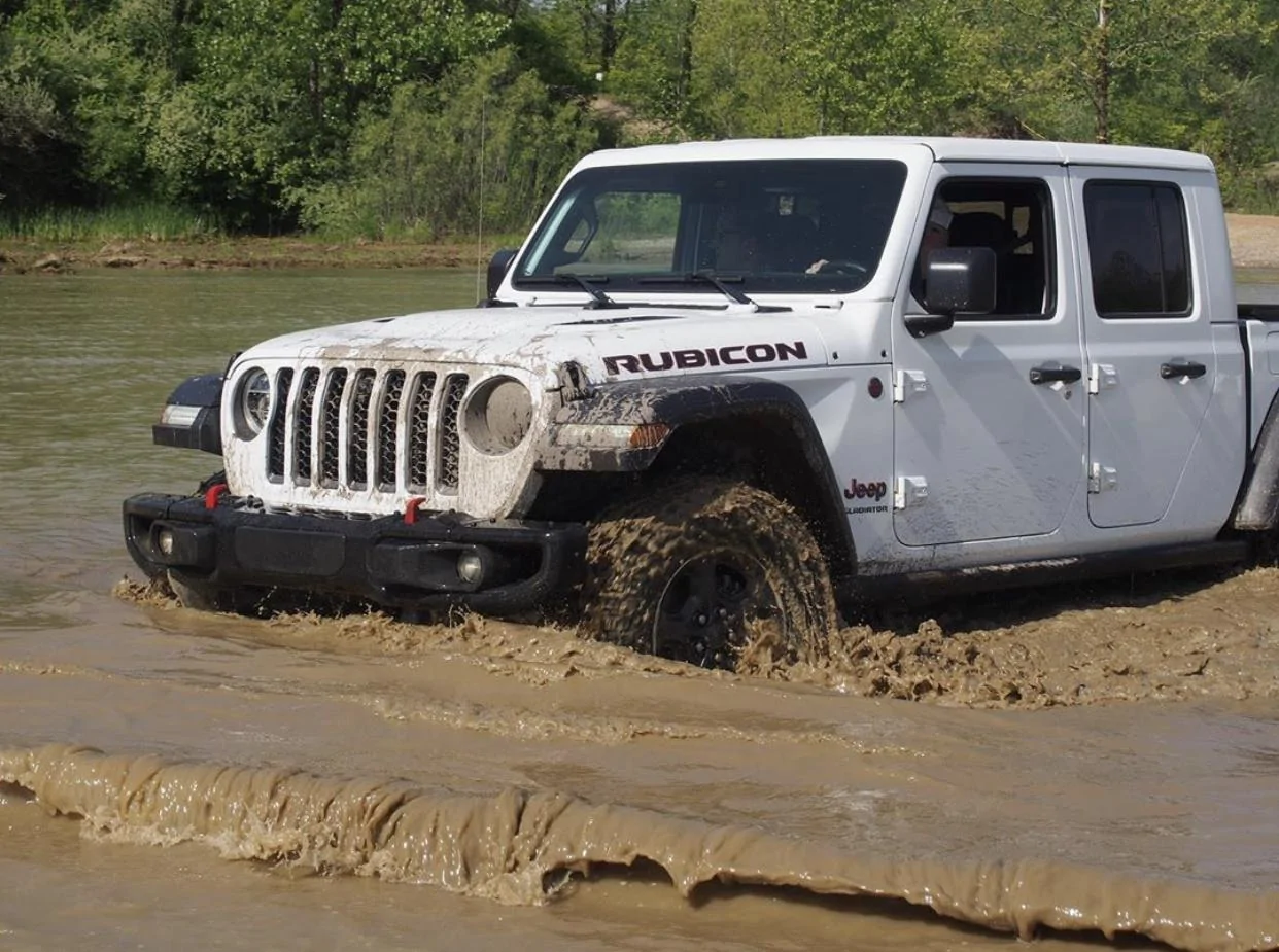Jeep Gladiator BRIGHT WHITE Gladiator JT Club 5E6913CE-C040-48D0-80A8-E628B7547AAB