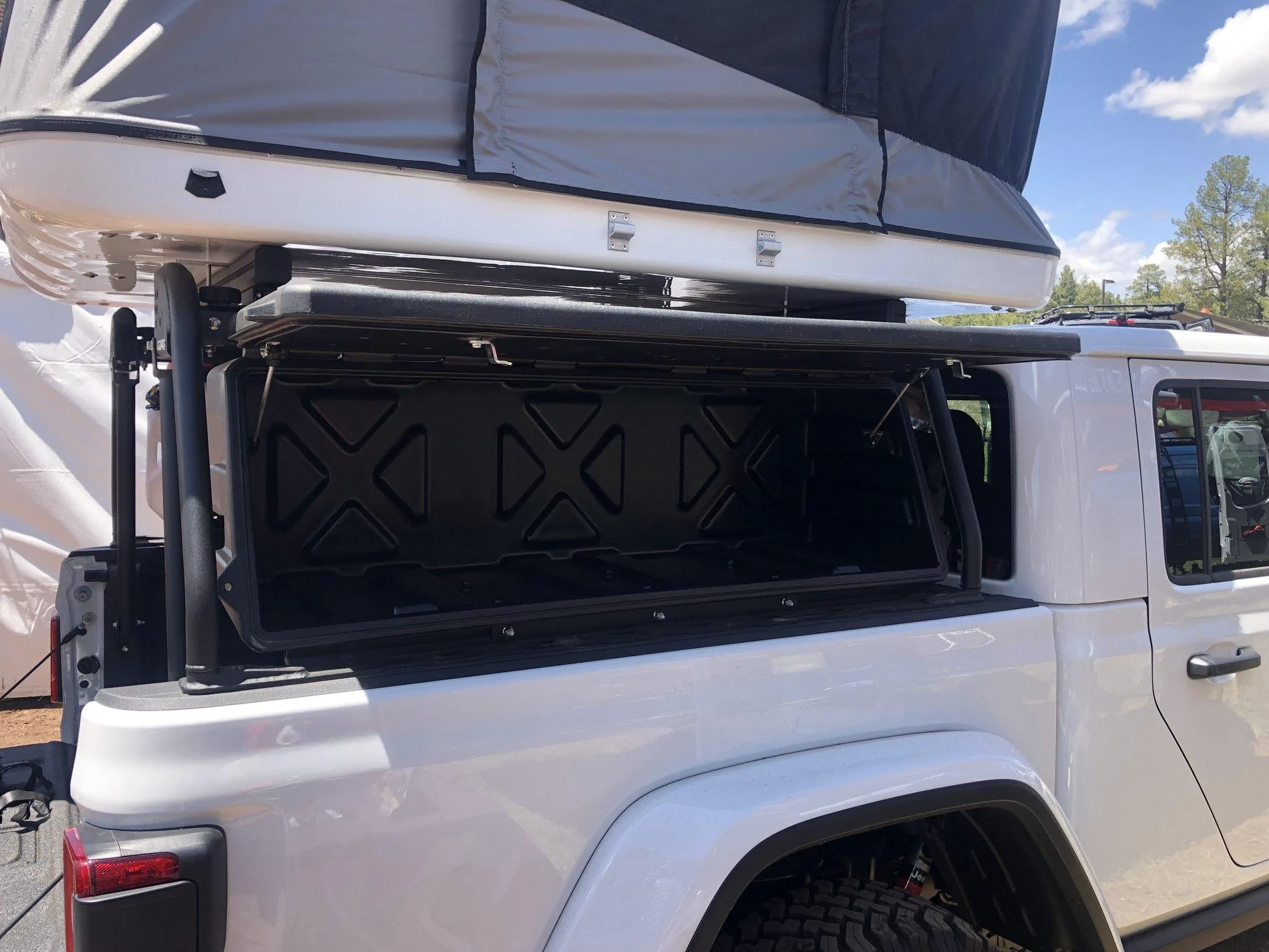 Jeep Gladiator BRIGHT WHITE Gladiator JT Club 1F3CBB05-F840-4C7A-9472-45E72C043ED0