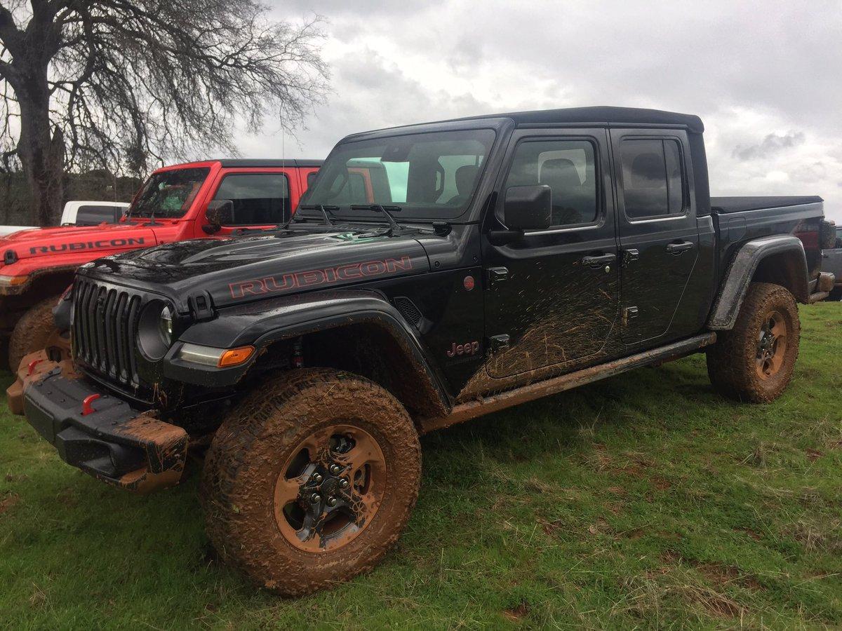 Jeep Gladiator Request: Gladiators with soft tops 8083DBB1-D4E2-4CAE-943B-0202F10952F9