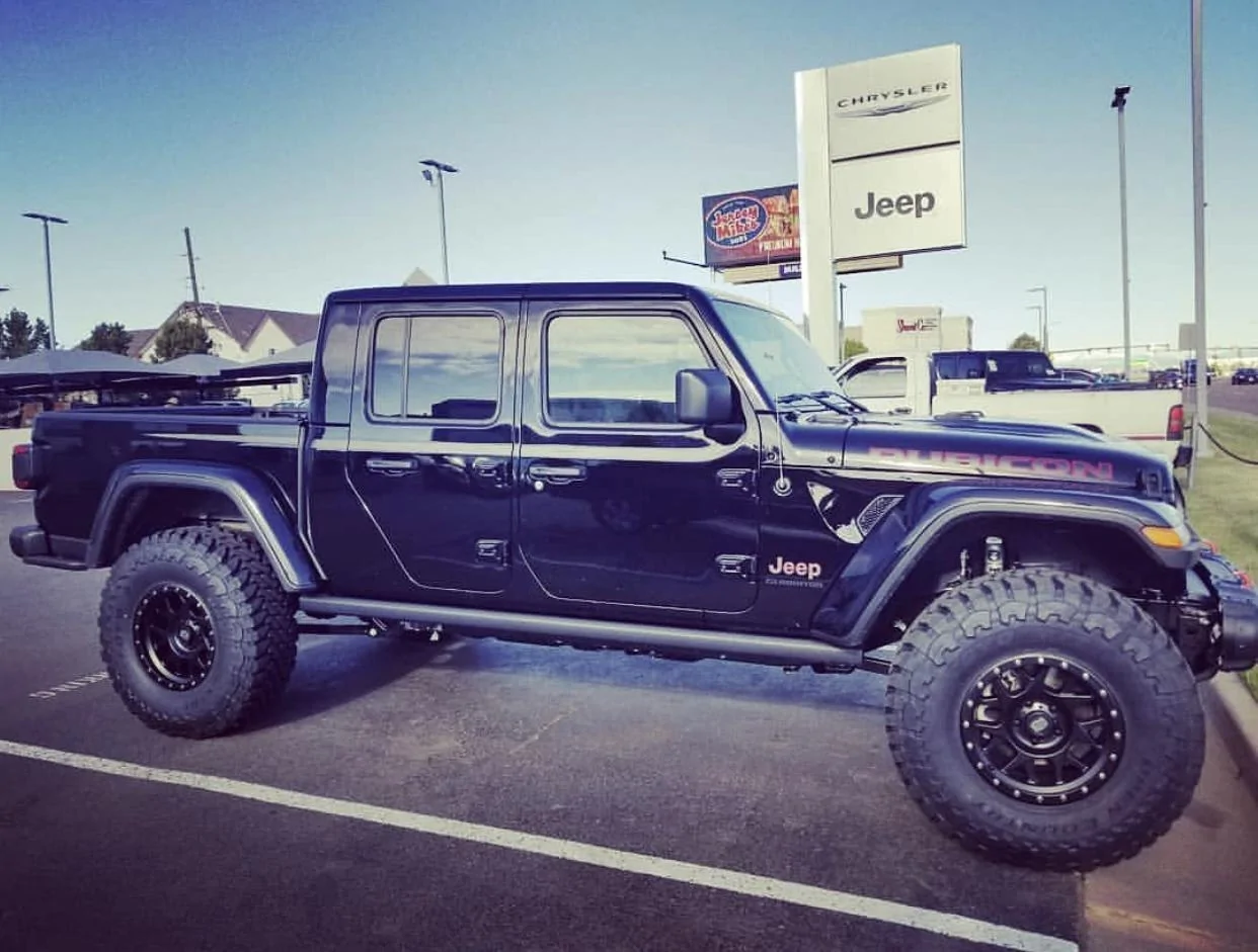 Jeep Gladiator BLACK Gladiator JT Club 492FF3E4-C09E-4405-B0C8-F3EE0DD3F988