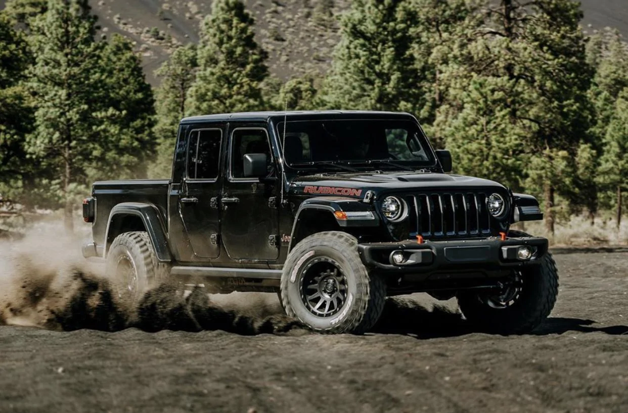 Jeep Gladiator BLACK Gladiator JT Club 7BC62C51-C515-42D7-864E-803B9D45850E