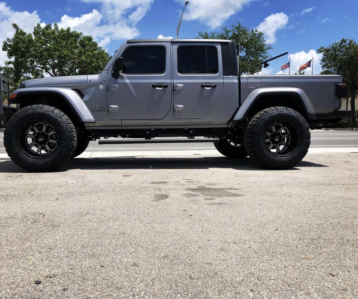 Jeep Gladiator BILLET SILVER Gladiator JT Club 8A7C7AE6-C713-4068-961C-14D0E120FE18
