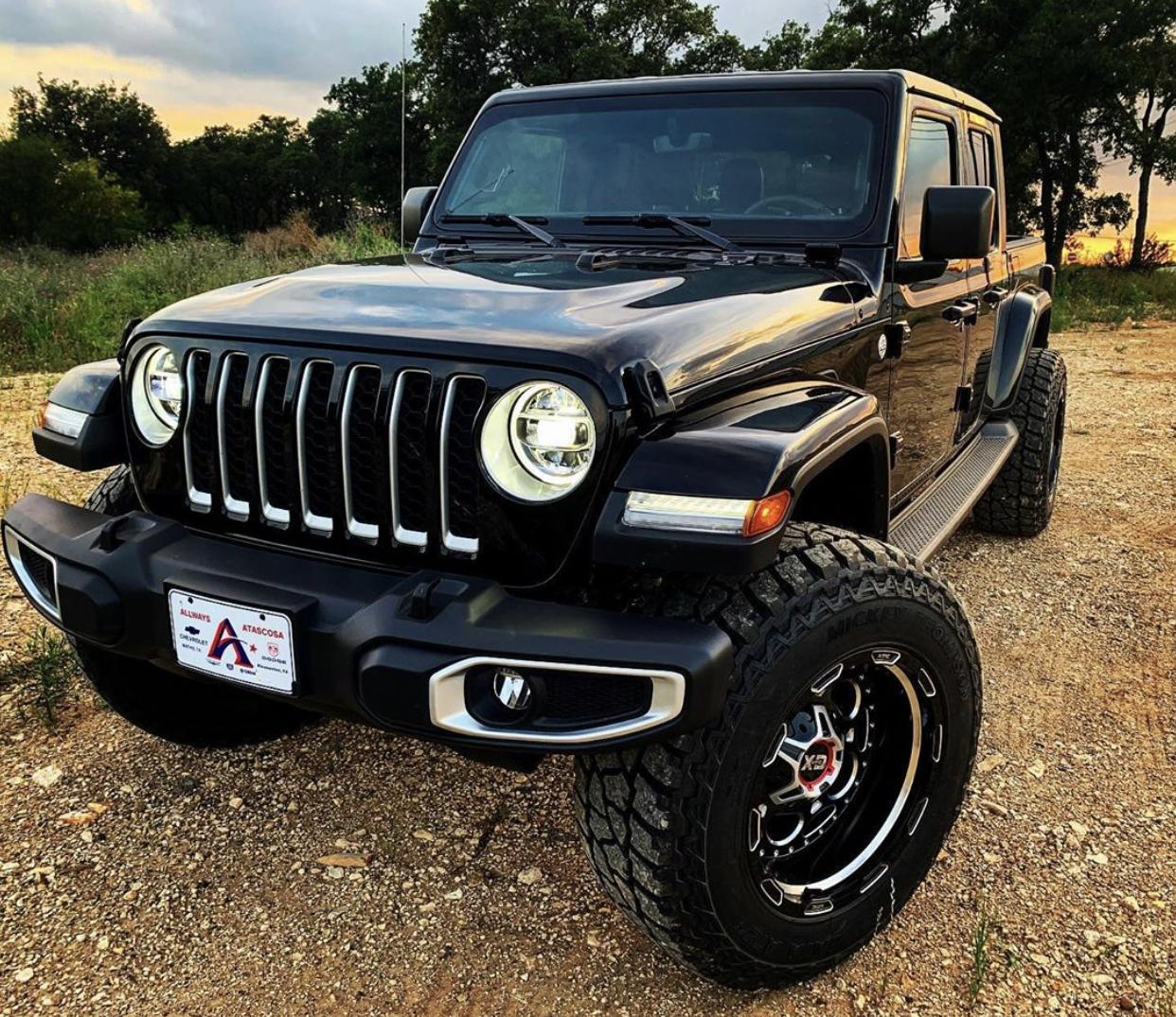 Jeep Gladiator BLACK Gladiator JT Club 3D97569F-E5A2-4A30-98A6-87EF38B40924