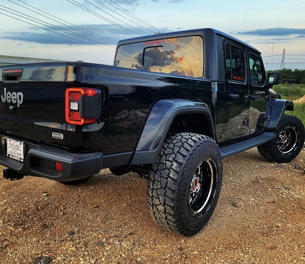 Jeep Gladiator BLACK Gladiator JT Club 512AE467-87F6-4ABA-80AD-B8DA12A6B005