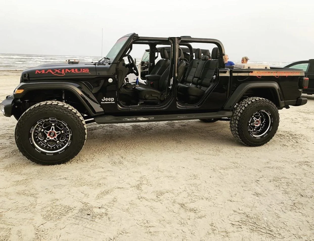 Jeep Gladiator BLACK Gladiator JT Club B6986DAB-DA18-4CCA-9190-FA6F48742D19