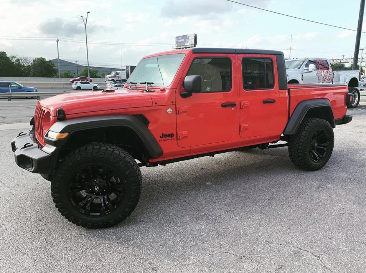 Jeep Gladiator FIRECRACKER RED Gladiator JT Club 703E3254-7C5A-4E34-9B9B-7B99DBDE13A6
